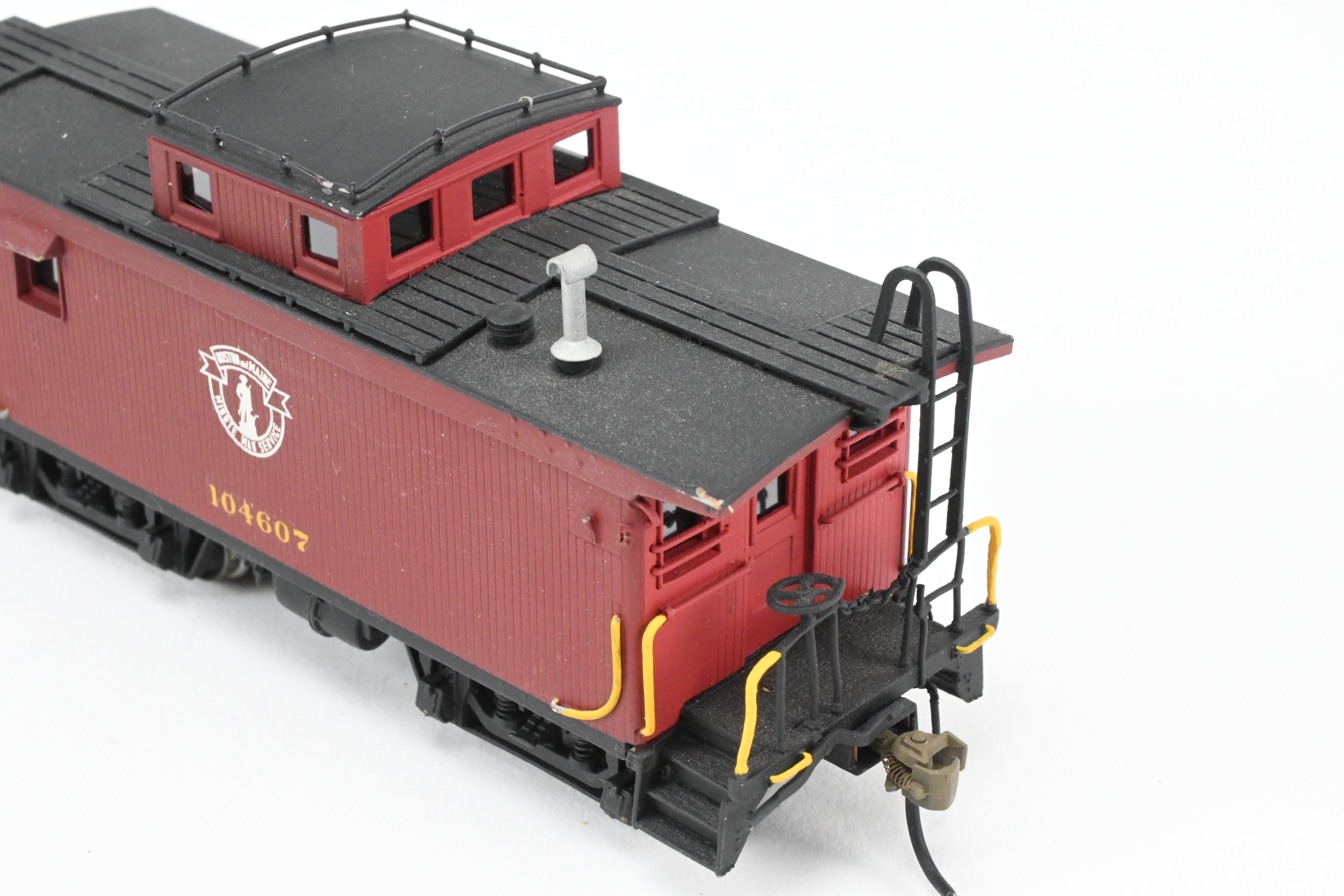OMI Overland Models, Inc. Custom Painted B&M Boston & Maine Wood Caboose #104647