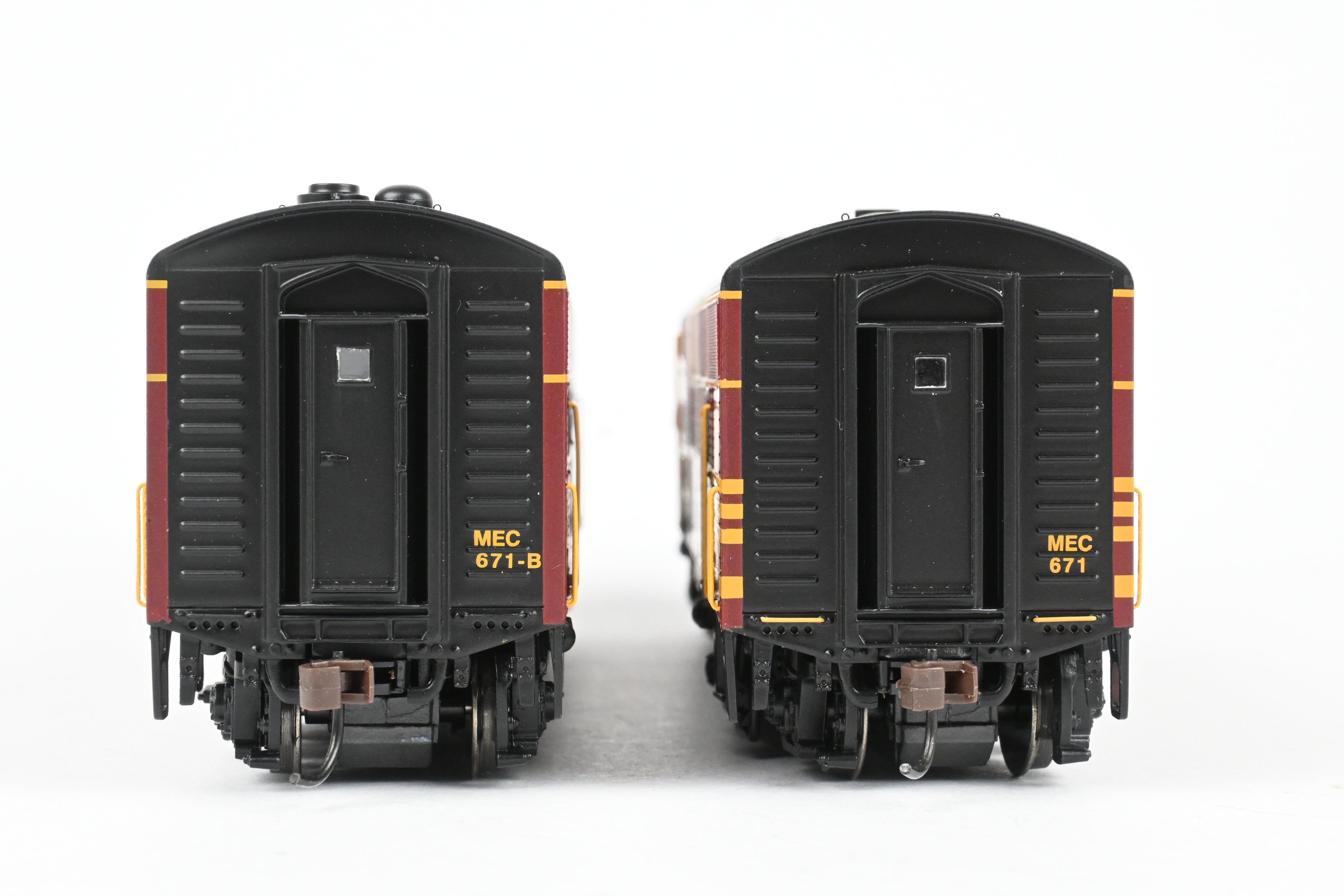 Athearn Genesis B&M Boston & Maine EMD F3-A/B Phase II Mint Passenger Set