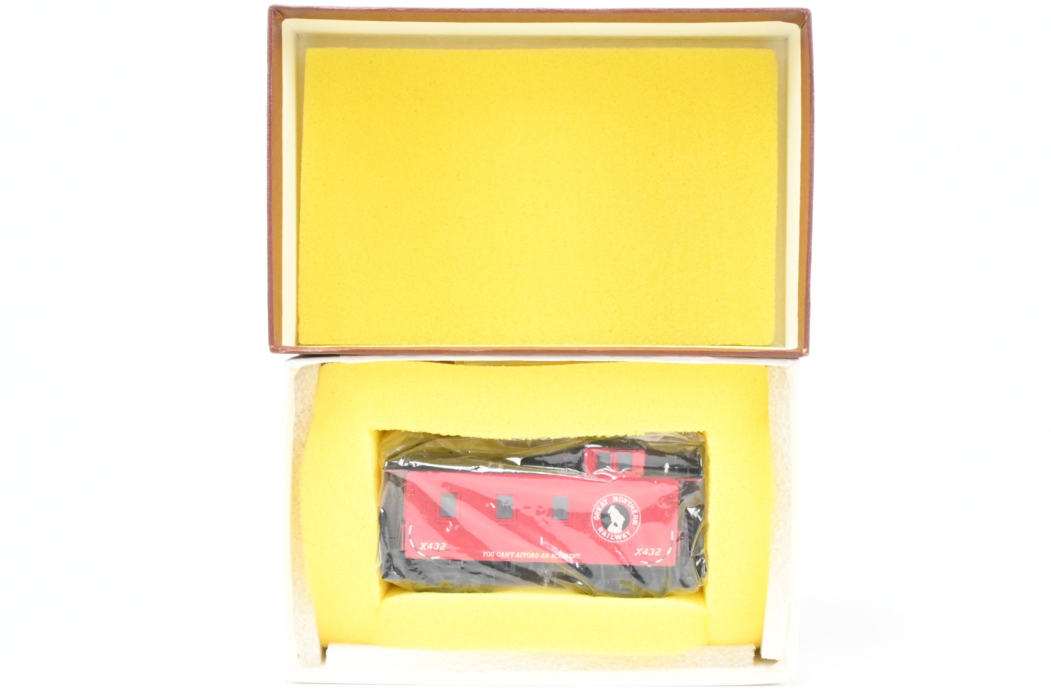 HO Scale Brass Model of Great Northern Wood Caboose X337/X432 with Standard Window - Collector's Edition FP #X432 from Beaver Creek Model Co.