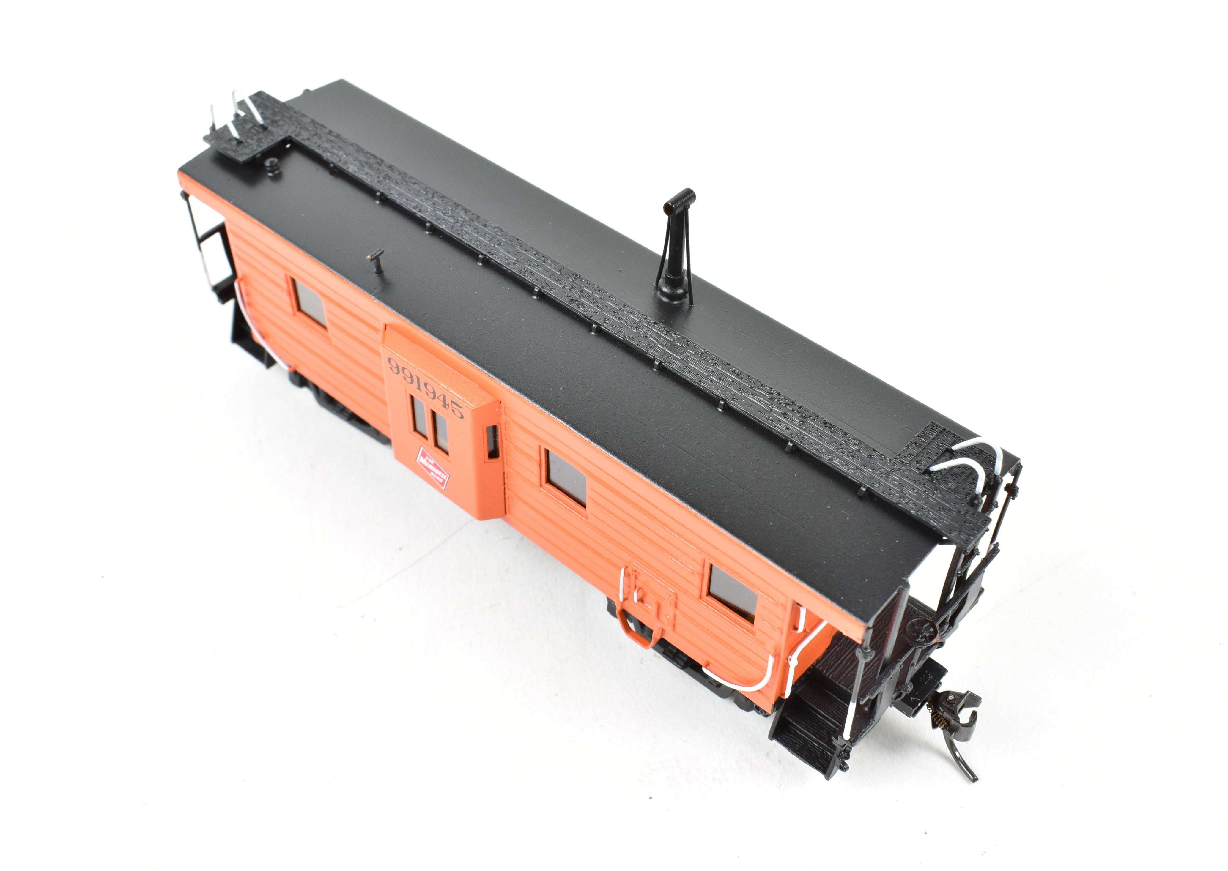HO Brass OMI MILW Milwaukee Road Bay Window Caboose with Small Ribs, Pro-Painted