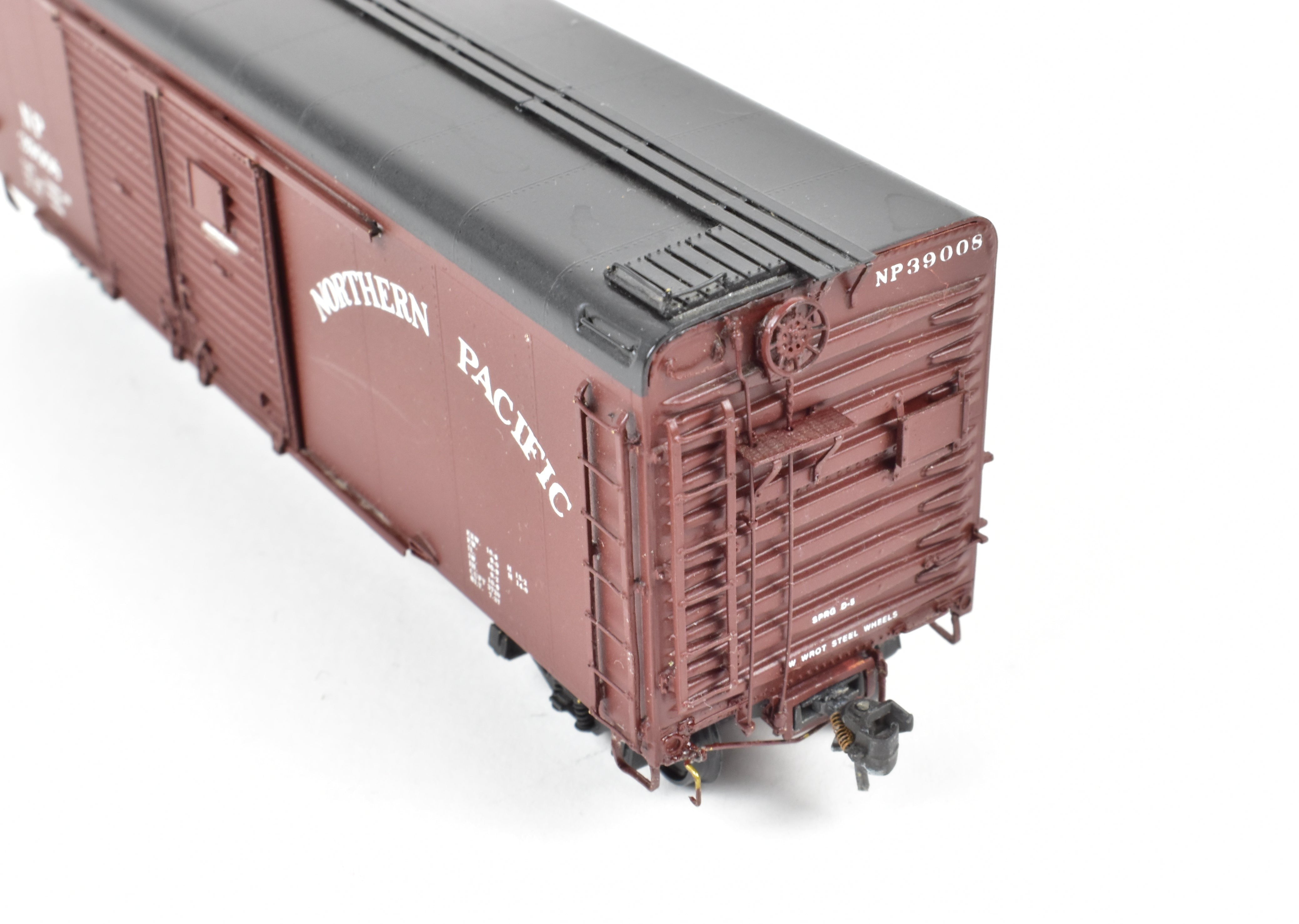 HO Scale Brass NP - Northern Pacific 40' Round Roof Painted Auto Box Car by W&R Enterprises