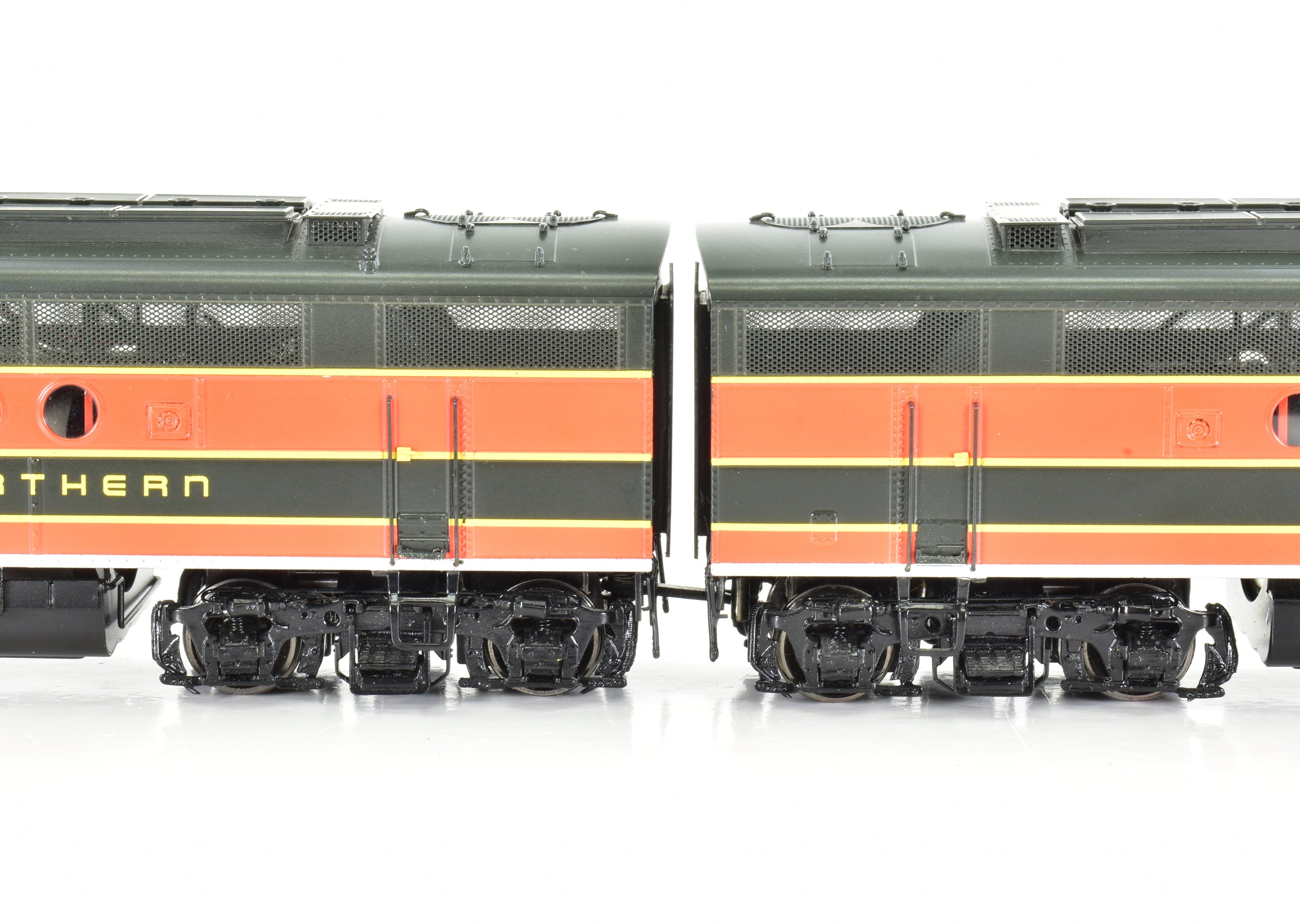 HO Scale Brass Division Point (DVP) Great Northern EMC FTA/B Set with Factory Painting and High - Quality Details