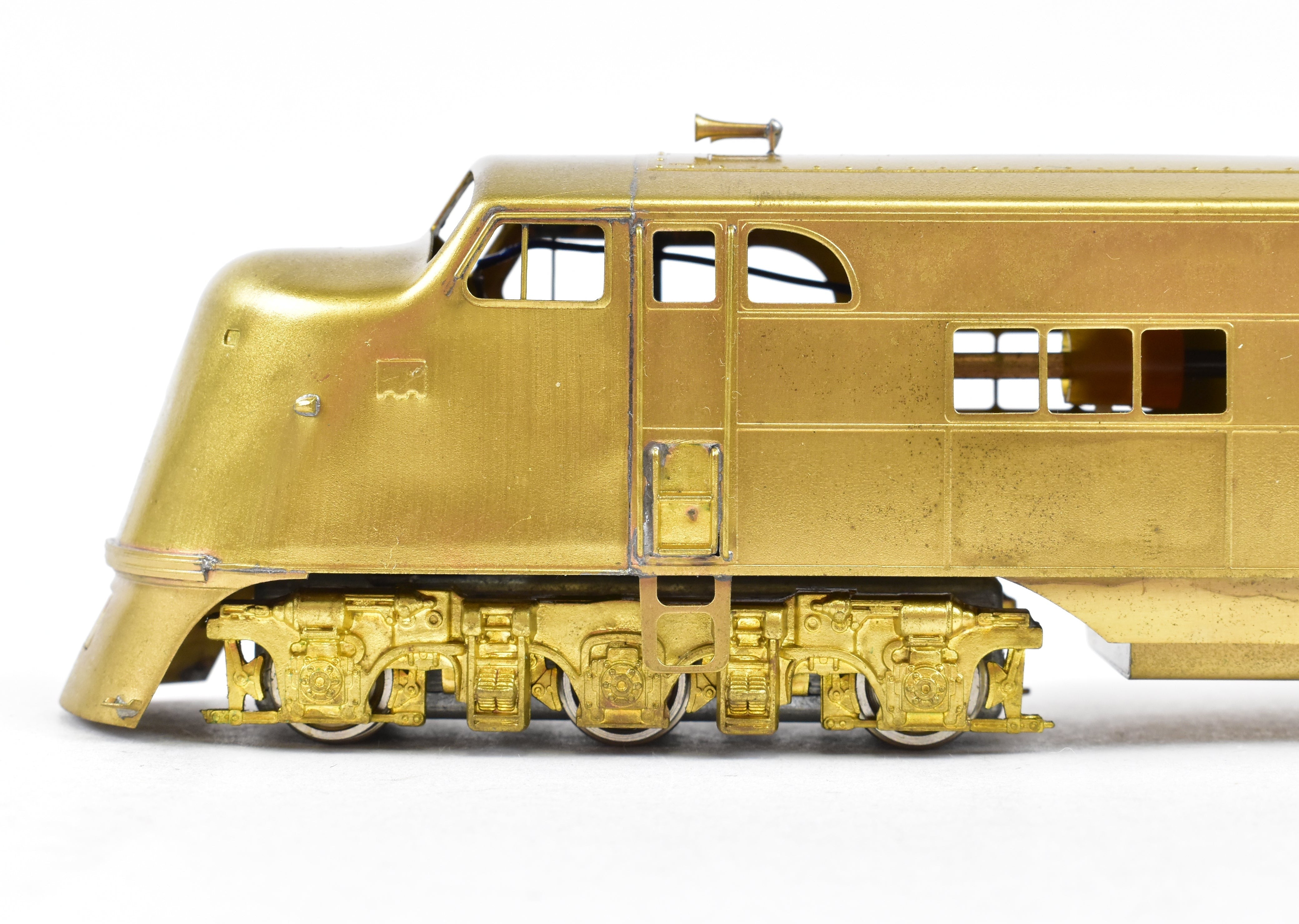 HO Scale Brass Hallmark Model Railroad Set - Various Roads EMC E - 1 A/B Set, Powered A Unit and Unpowered B Unit