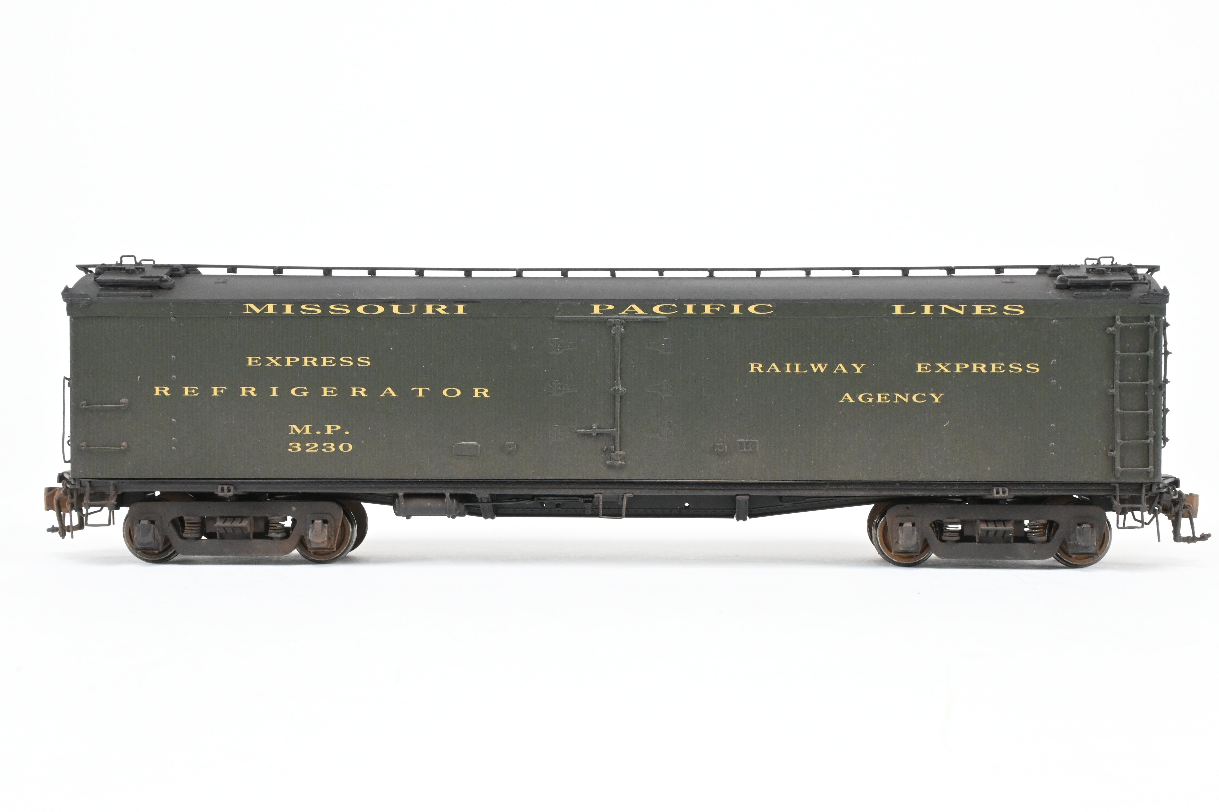 High - Quality HO Scale Brass Precision Scale Co. Missouri Pacific BR Class 53' 6 Reefer Model with Miner Brake System and FP Feature