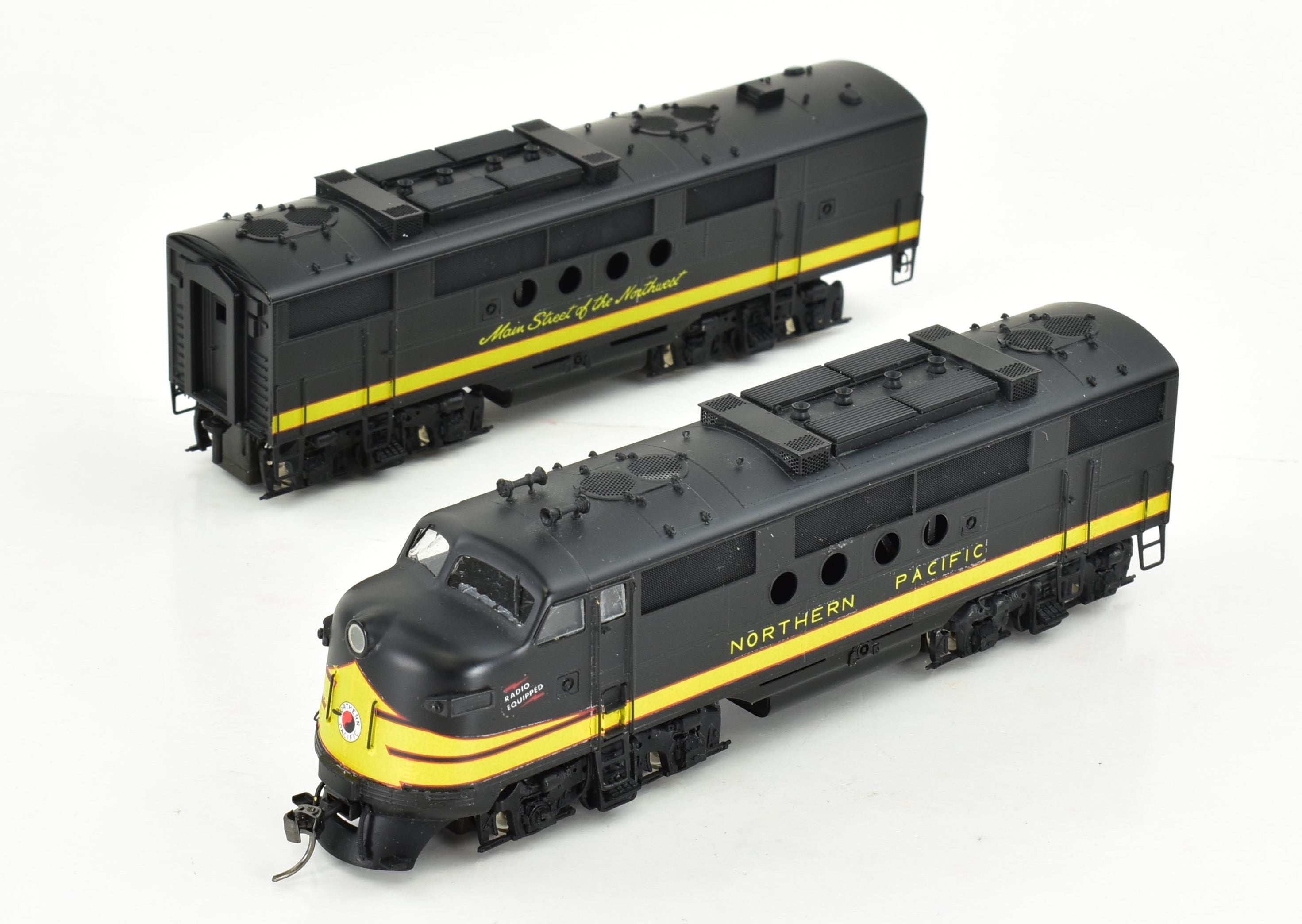 HO Scale Brass Hallmark Models NP - Northern Pacific EMC FT A/B Powered Factory - Painted Set