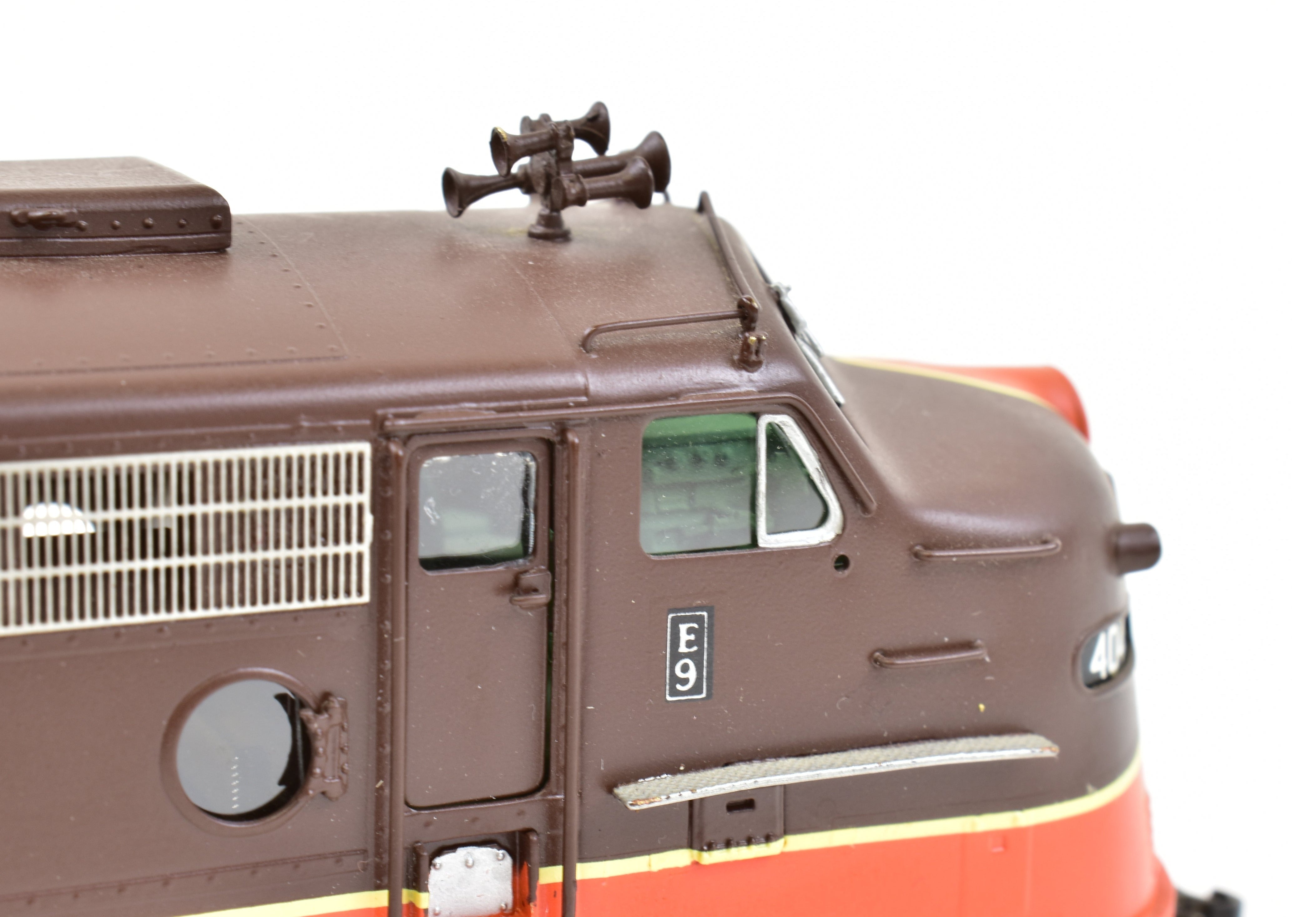 Overland Models IC Illinois Central EMD E9 - A & E8 - B Set, Pro - Painted, ReBoxx