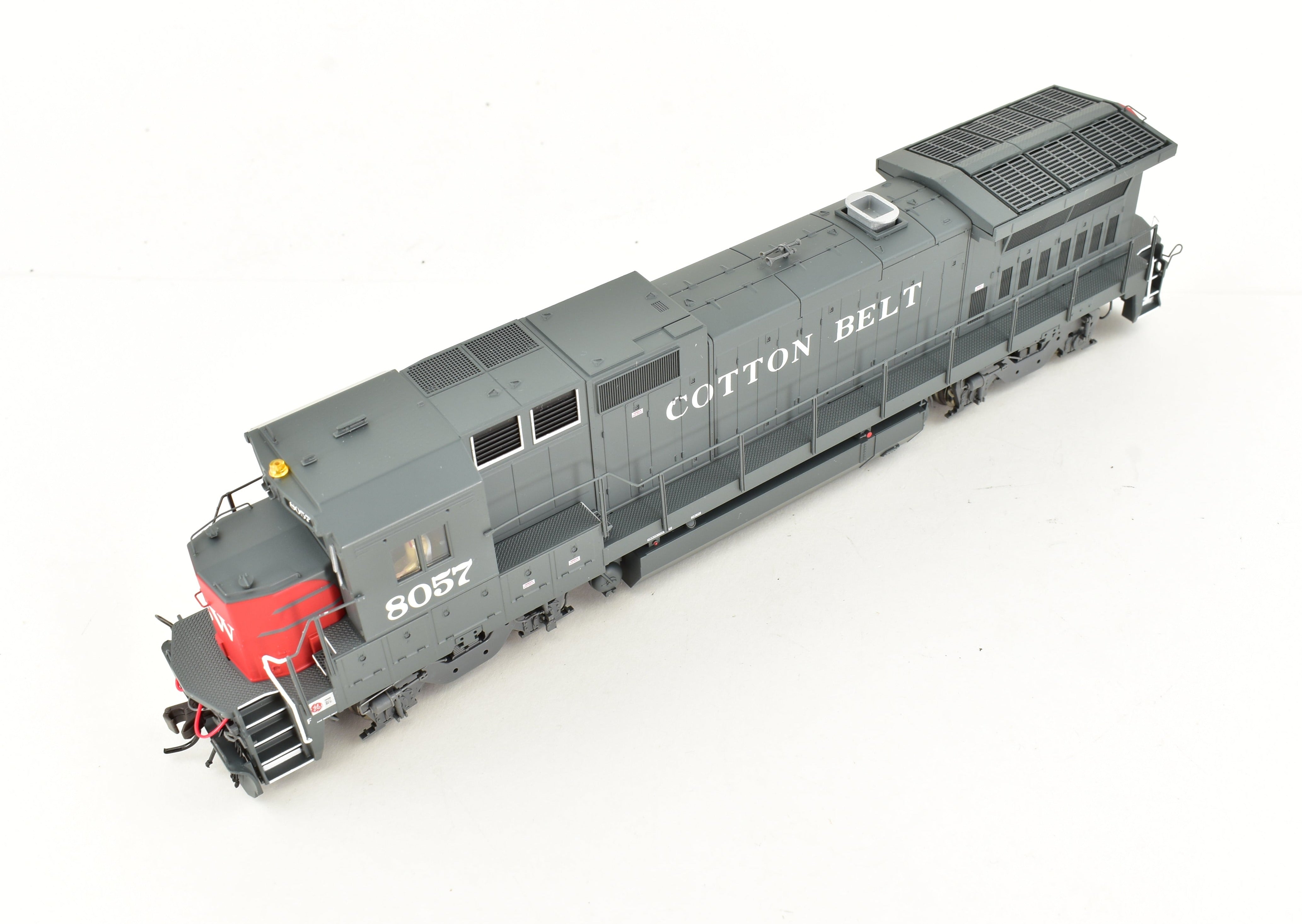 HO Scale Atlas Master Series Cotton Belt GE Dash 8 - 40B Model Train Locomotive No. 8057