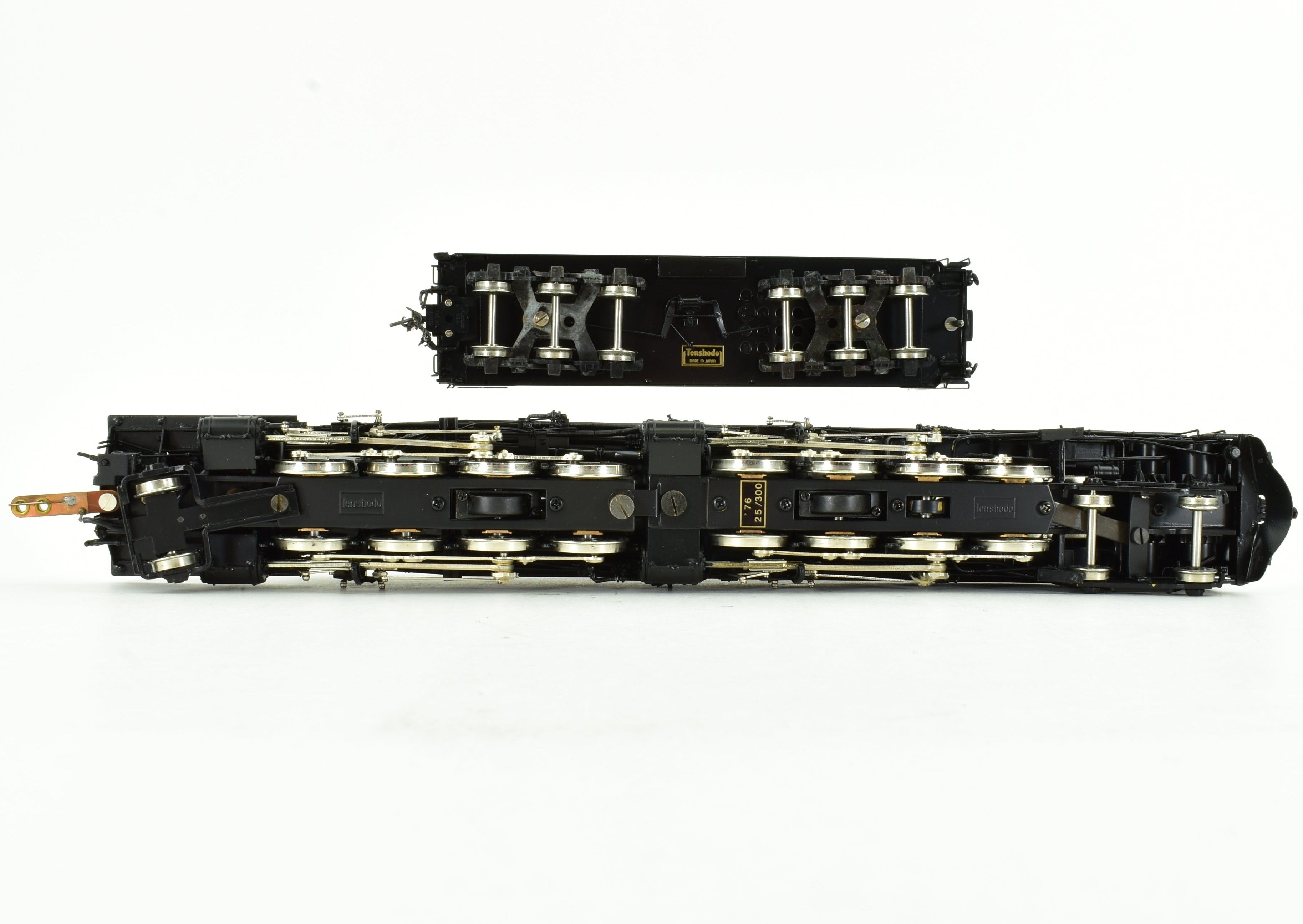 HO Scale Brass Model Train - Tenshodo SP Southern Pacific AC - 12 4 - 8 - 8 - 2 Cab Forward Factory Painted Locomotive from 1976 Production Run