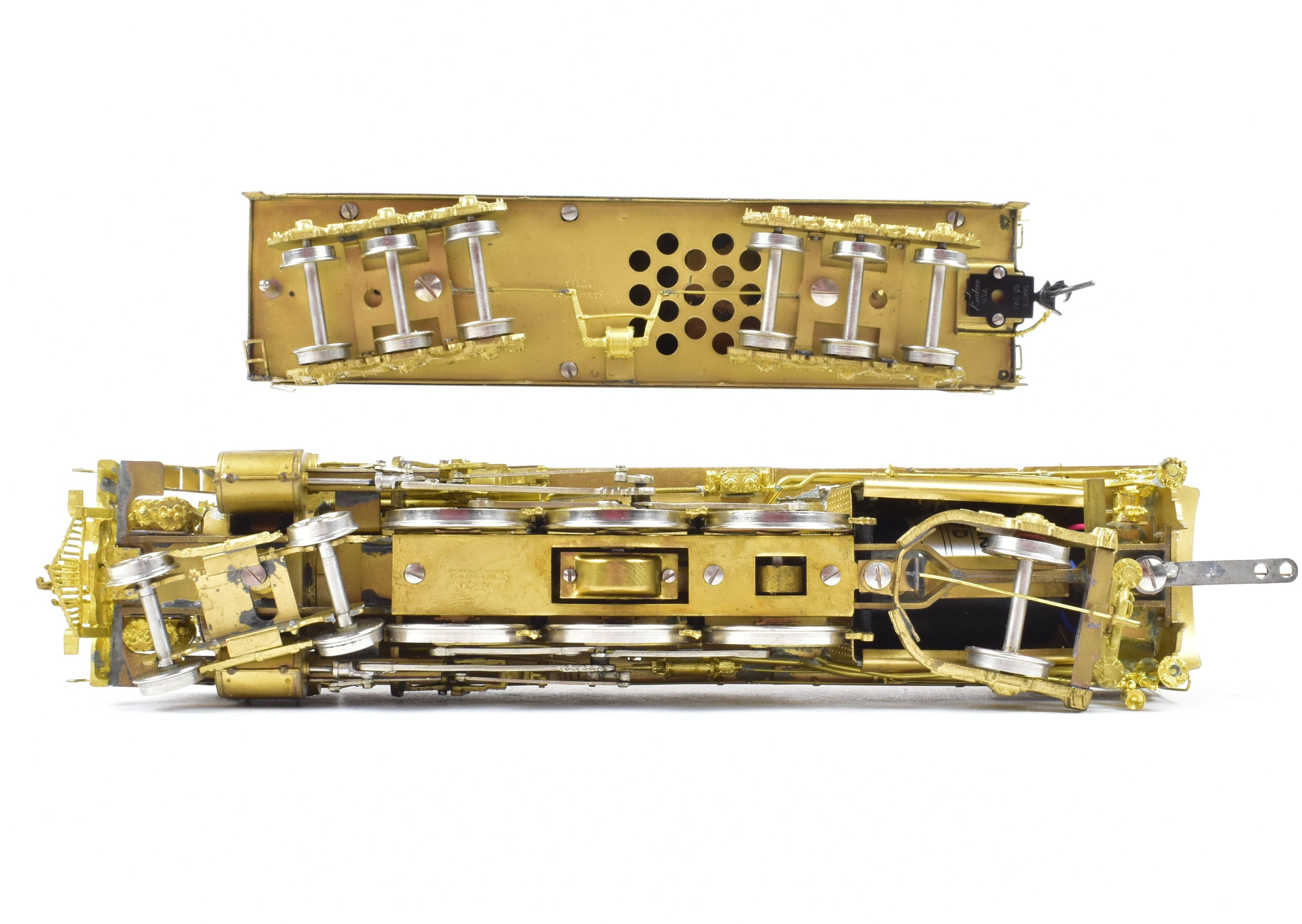 High - Quality HO Scale Brass Key Imports Model of Erie Railroad K - 5a 4 - 6 - 2 Pacific Locomotive from the 1950 Era