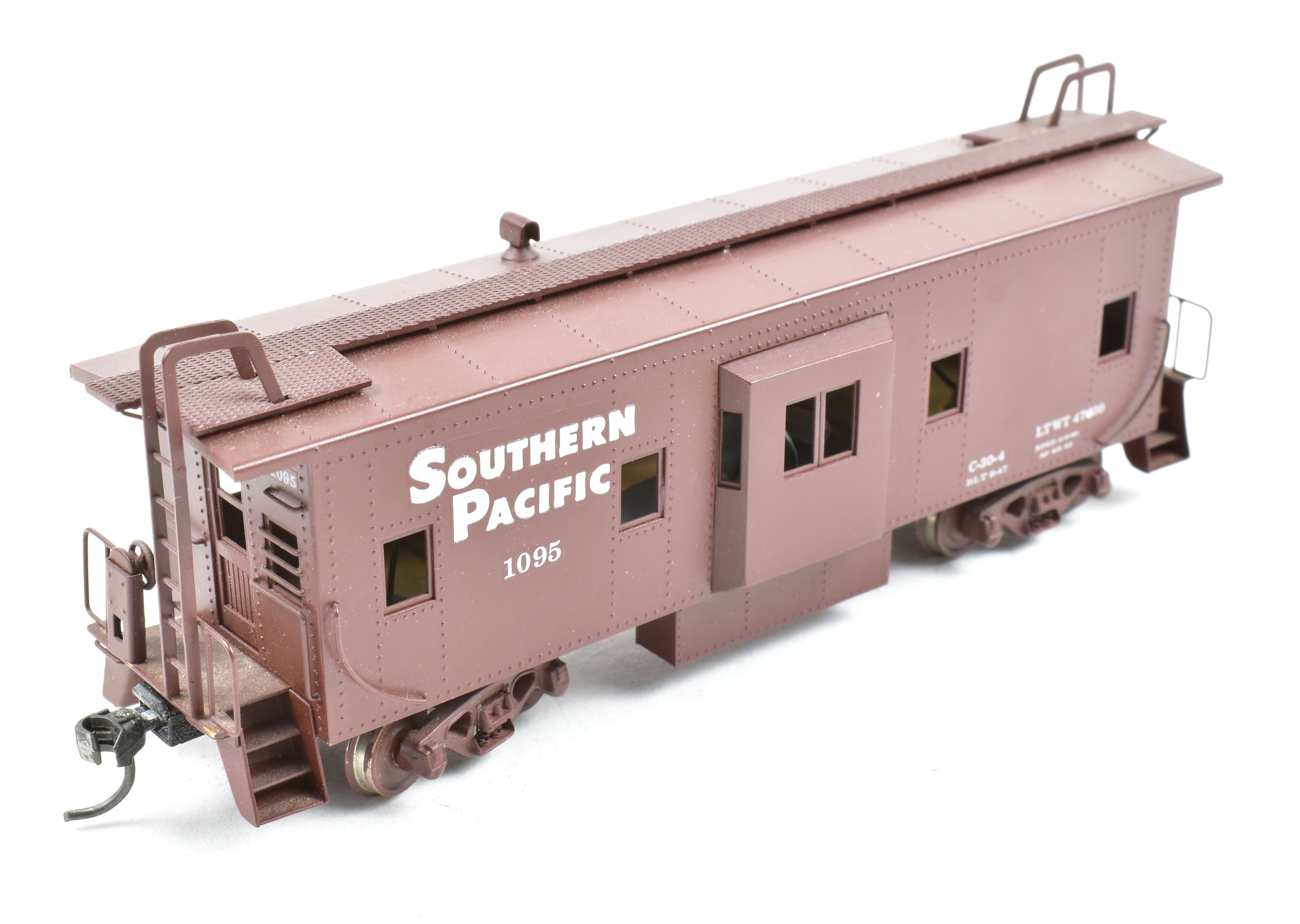 High - Quality HO Scale Brass Custom - Painted Southern Pacific Bay Window Caboose Model by Trains Inc.