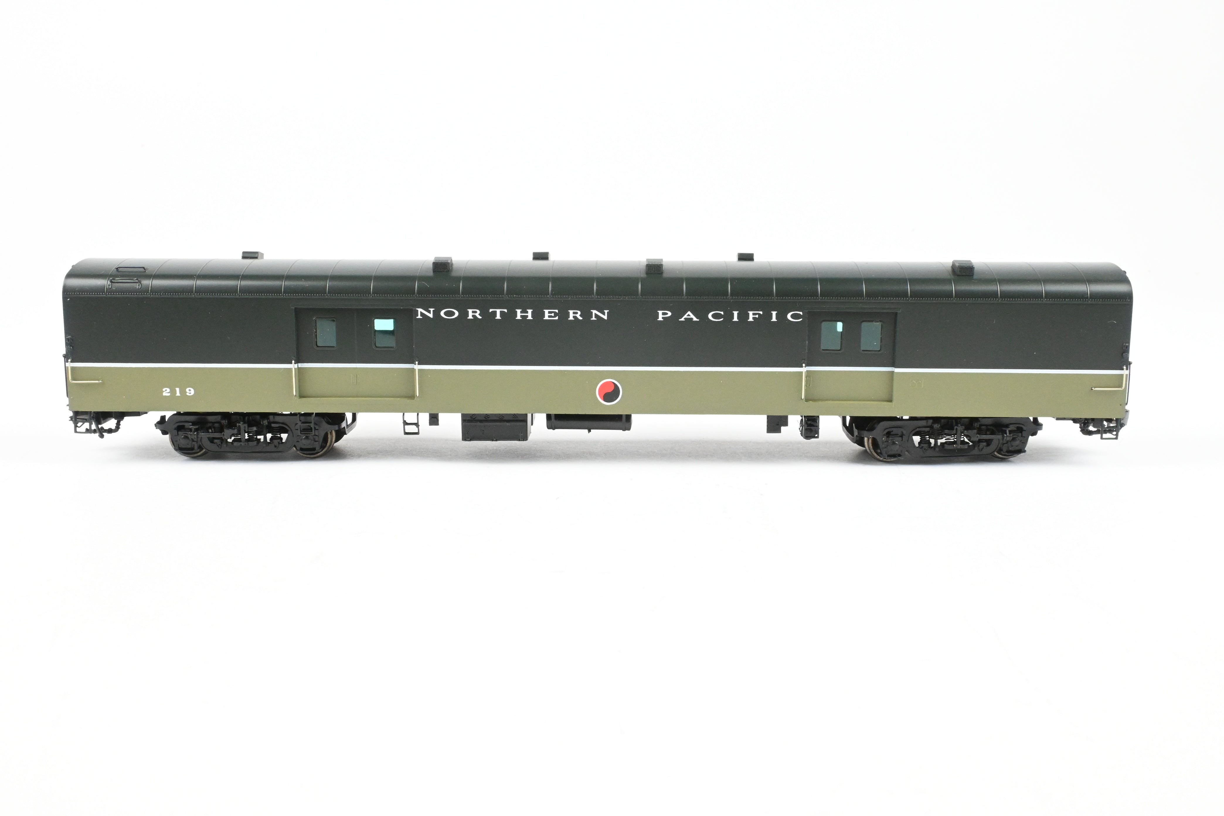 HO Brass Railway Classics - Northern Pacific Baggage Car No. 219 in Loewy Scheme