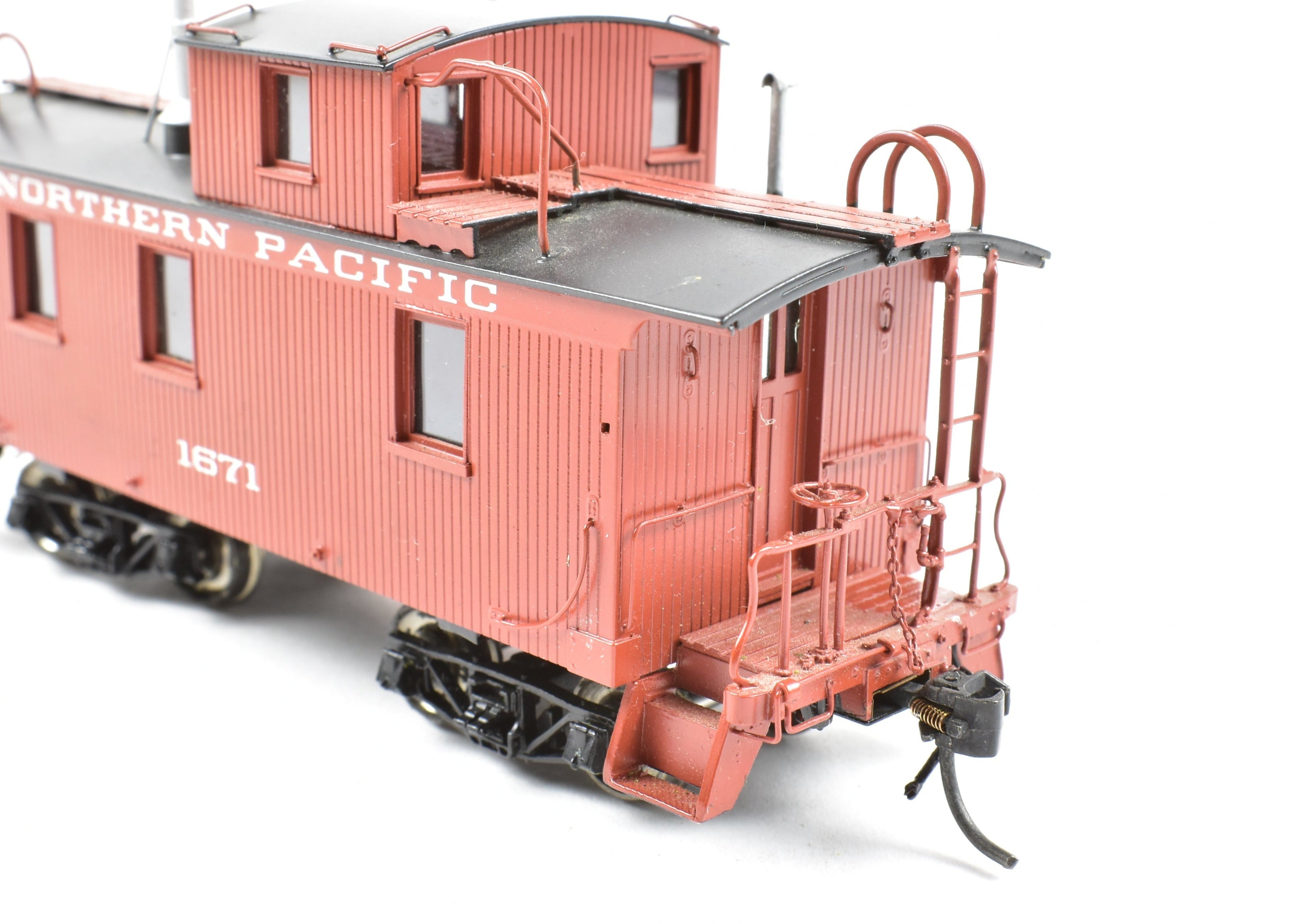 HO Scale Brass Northern Pacific 24' Wood Caboose #1600 Series V3 Factory Painted
