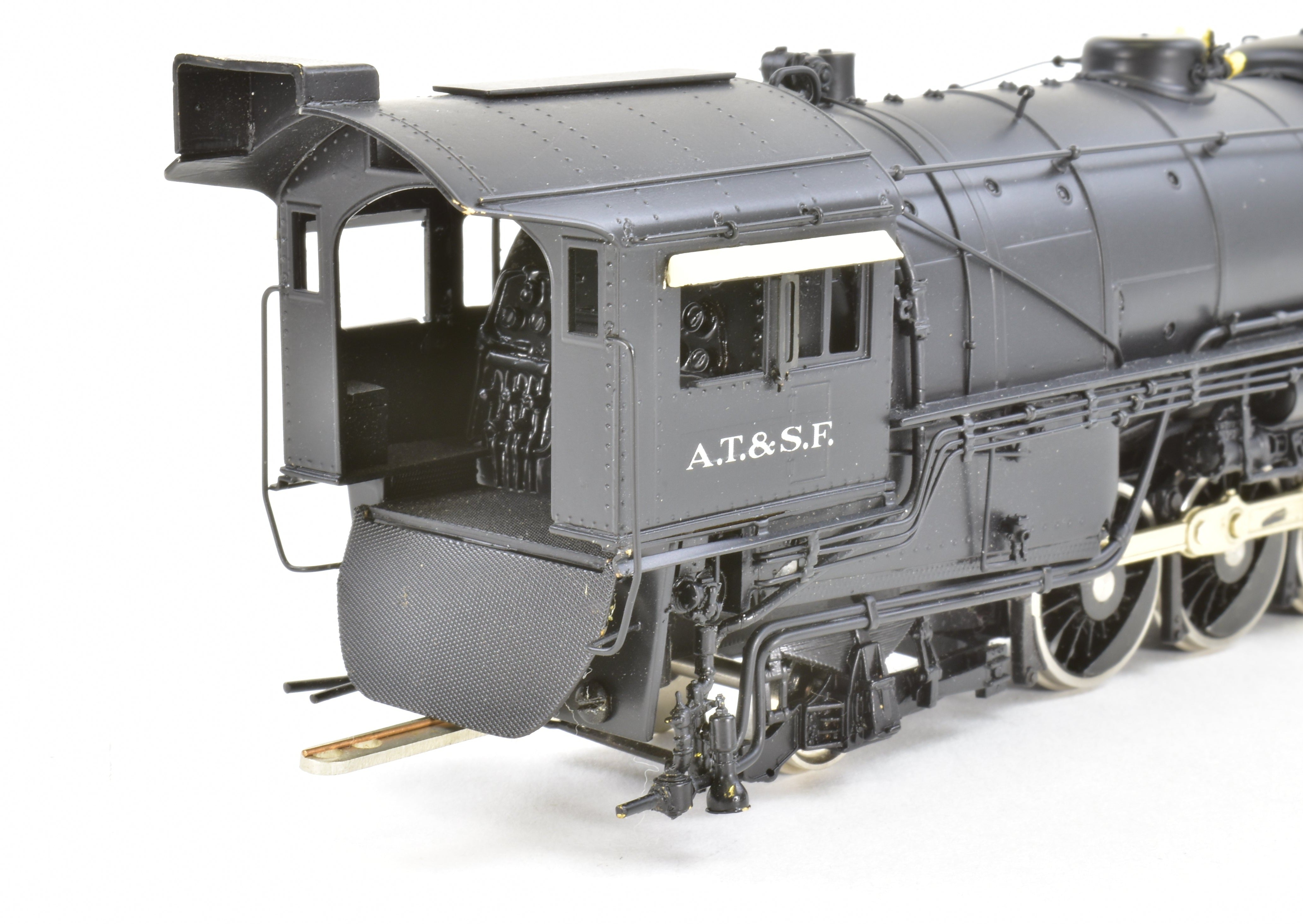 High - Quality HO Scale Brass Model Train Key Imports ATSF - Santa Fe 2 - 10 - 2 No. 3820 Factory - Painted CS - 52 for Model Railroading Enthusiasts