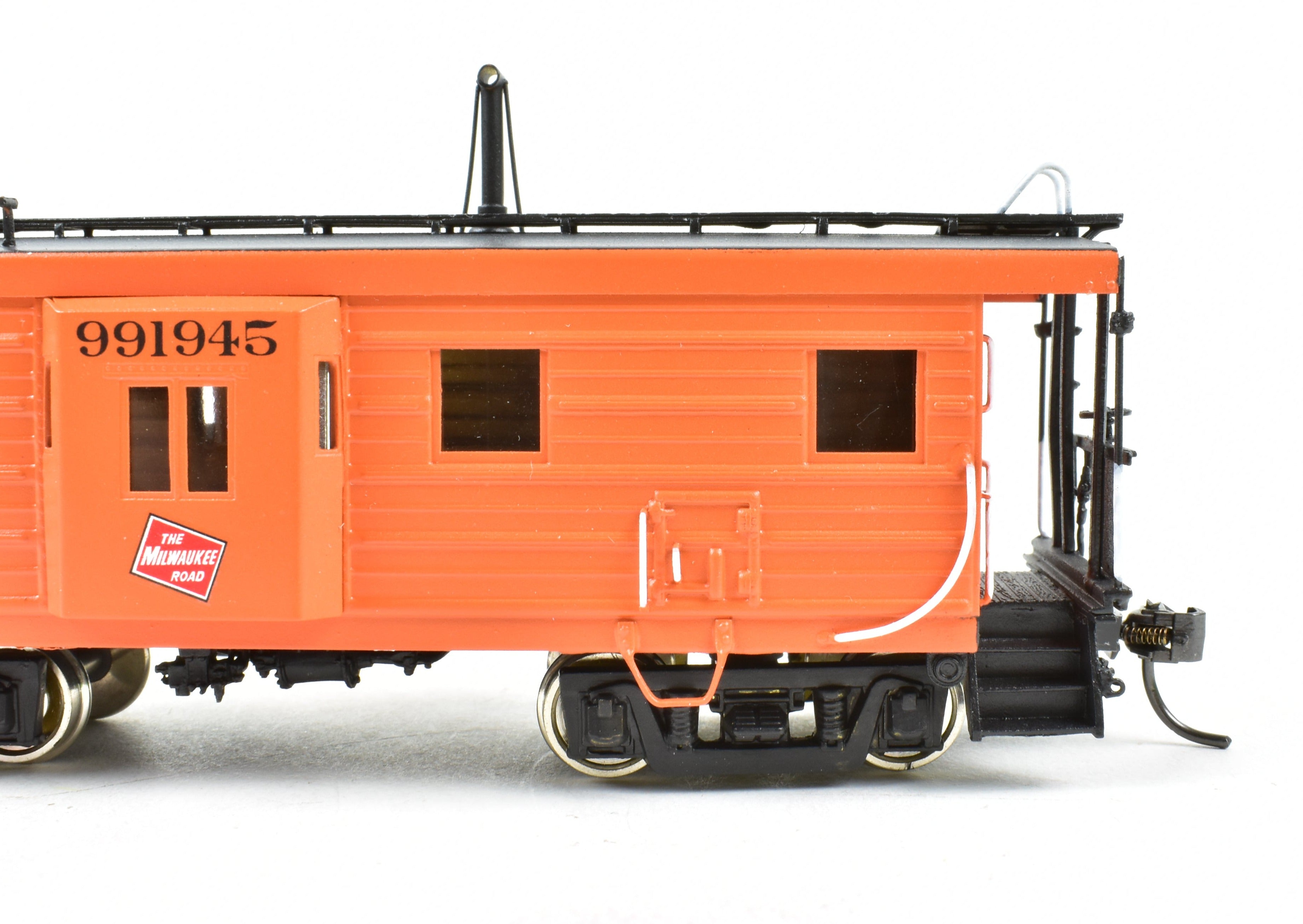 HO Brass OMI MILW Milwaukee Road Bay Window Caboose with Small Ribs, Pro-Painted