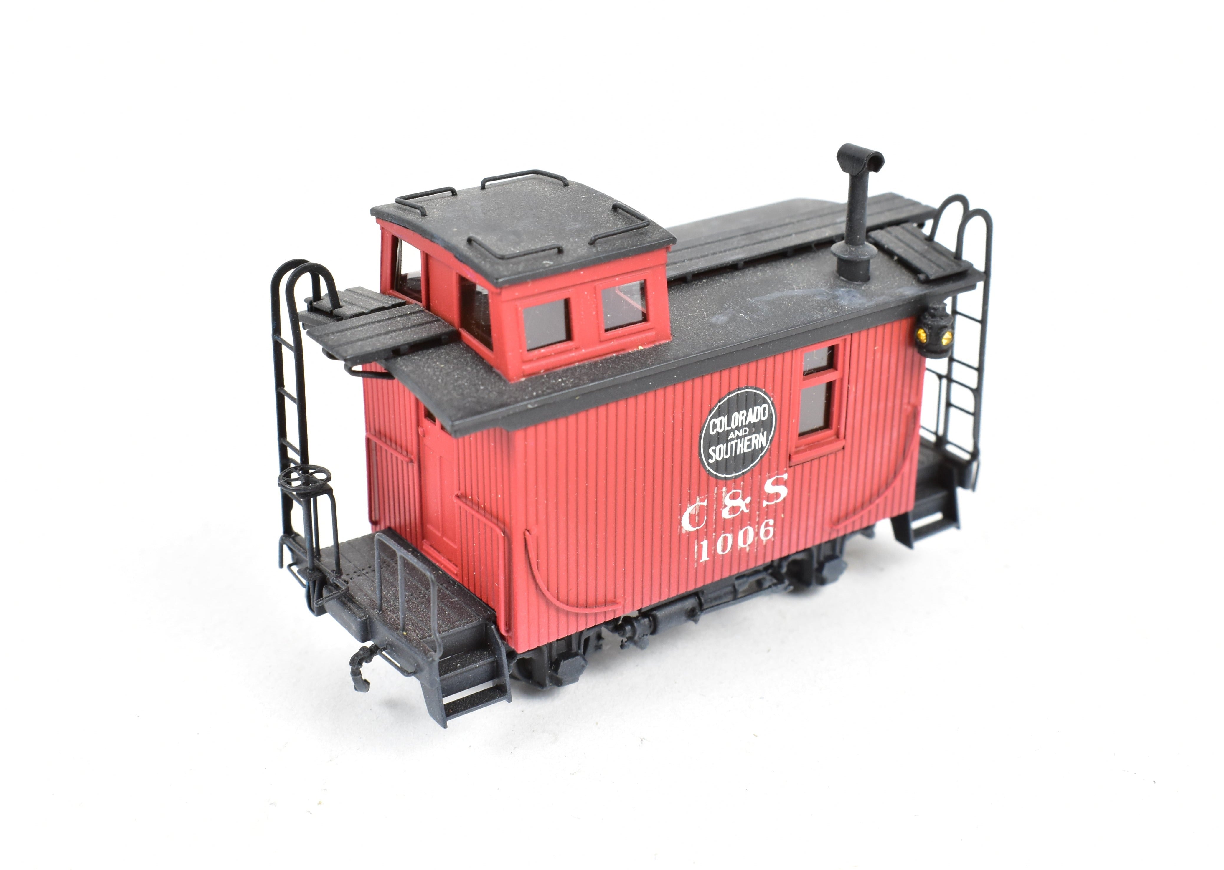 HOn3 Scale Brass Pacific Fast Mail (PFM) - United C&S - Colorado & Southern 2-Axle Custom - Painted Caboose Model #1006 for Railway Enthusiasts