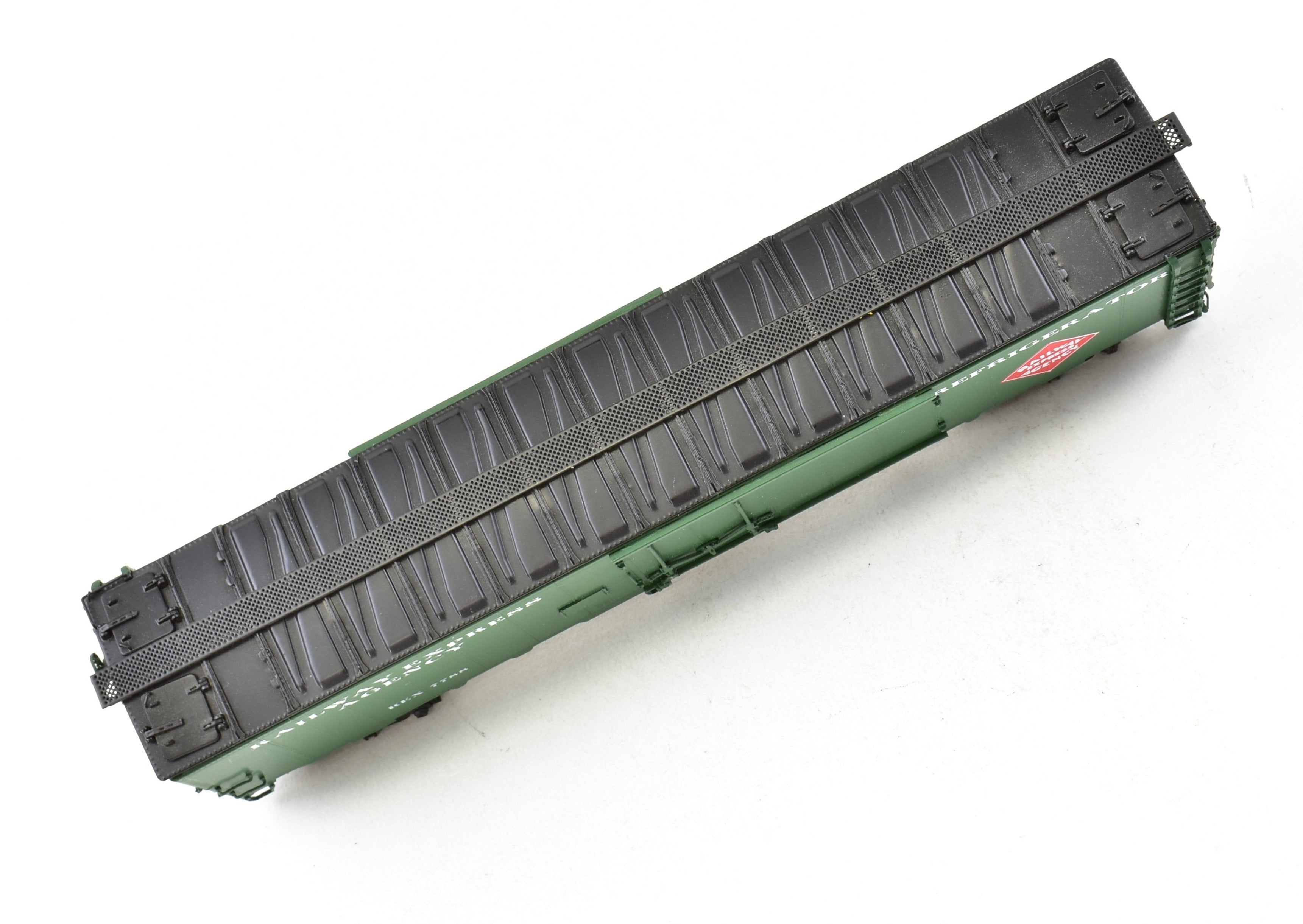 1993 HO Brass Challenger Imports 52' Steel Express Refrigerator Car