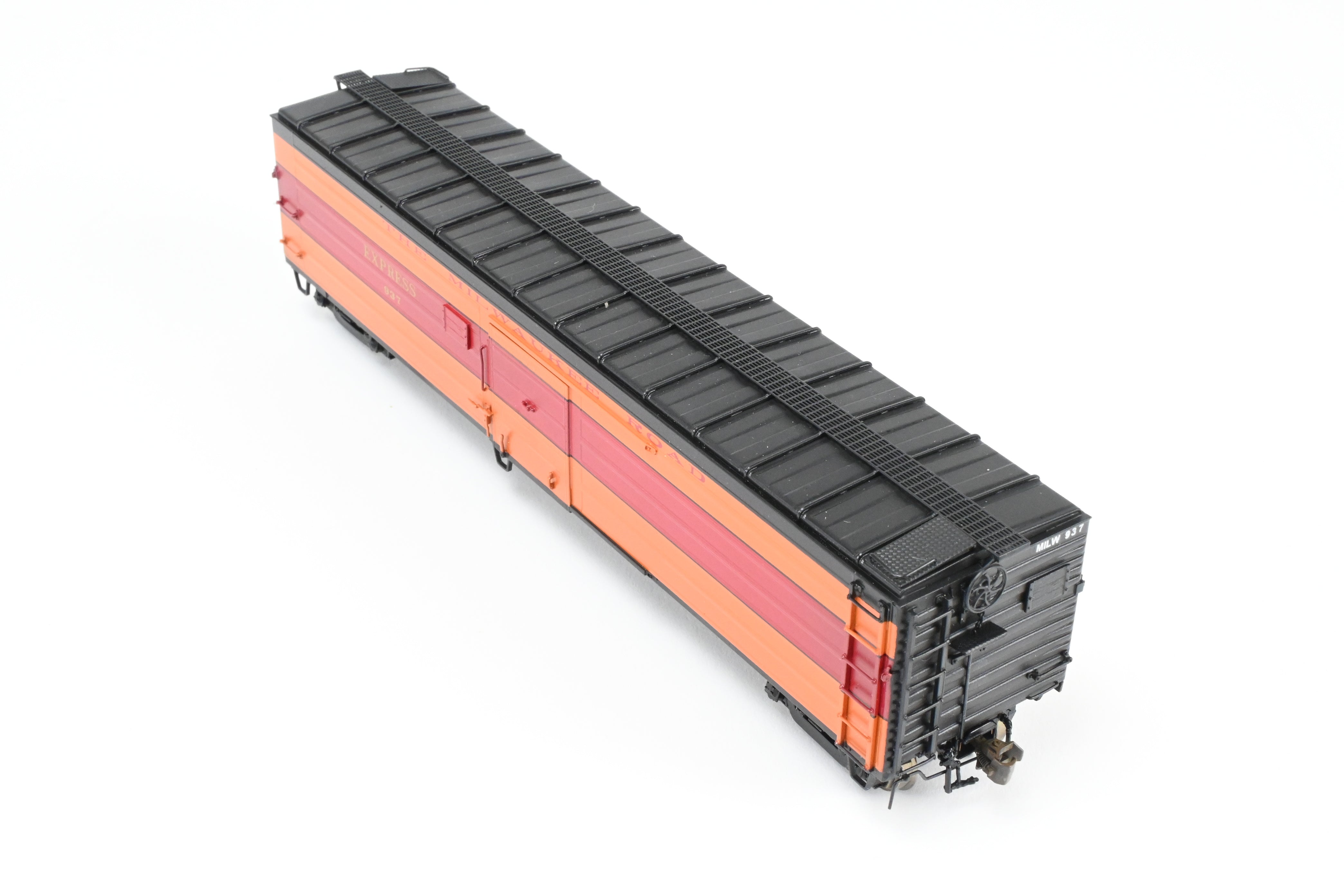 HO Scale Brass Model Railway Classics Milwaukee Road (MILW) 50-Foot Passenger Express Boxcar Factory Painted in 1952 Hiawatha Scheme with Road Number #937