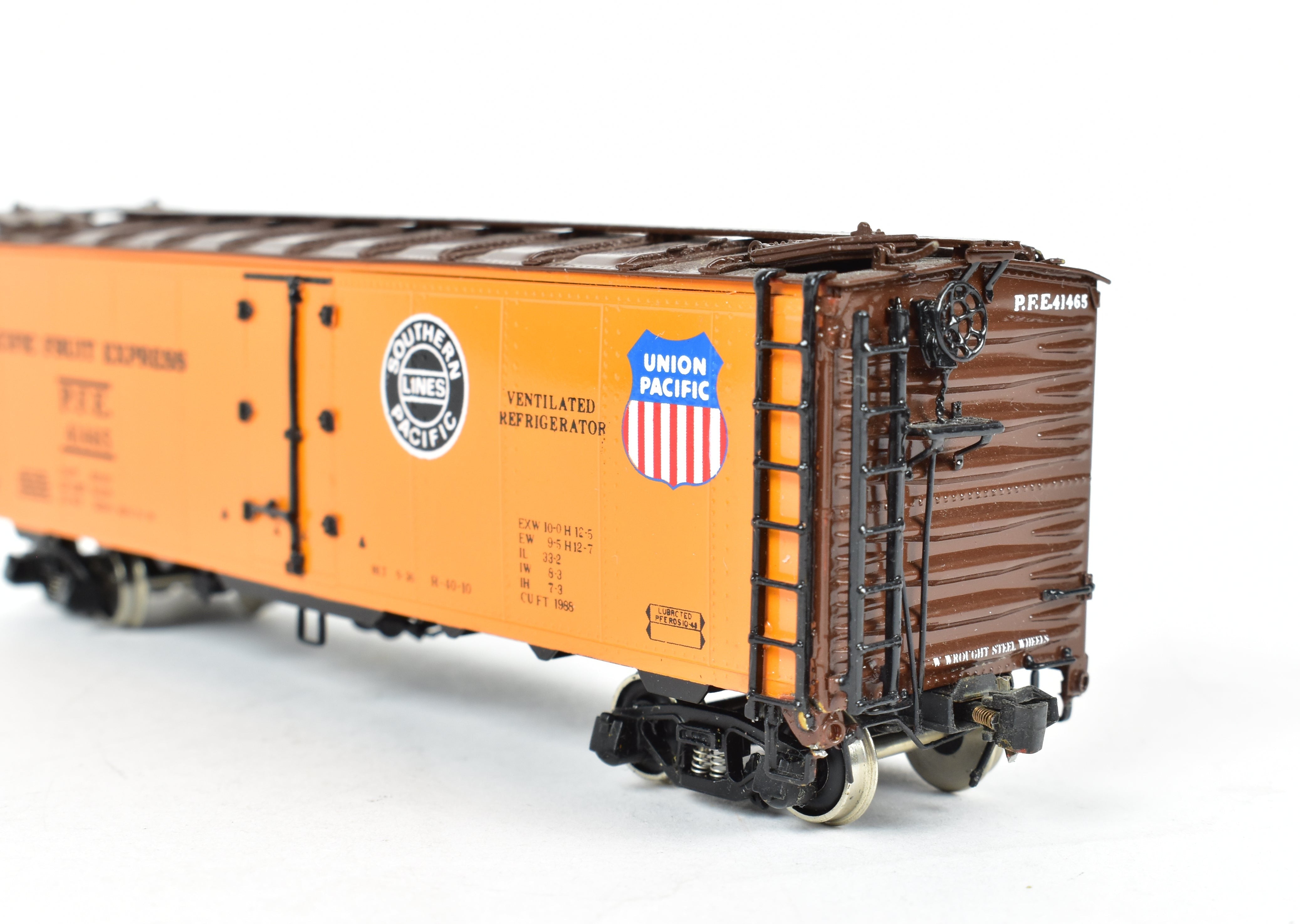 High - Quality HO Scale Brass Challenger Imports CIL Pacific Fruit Express R - 40 - 10 Refrigerator Car Model with FP #41465
