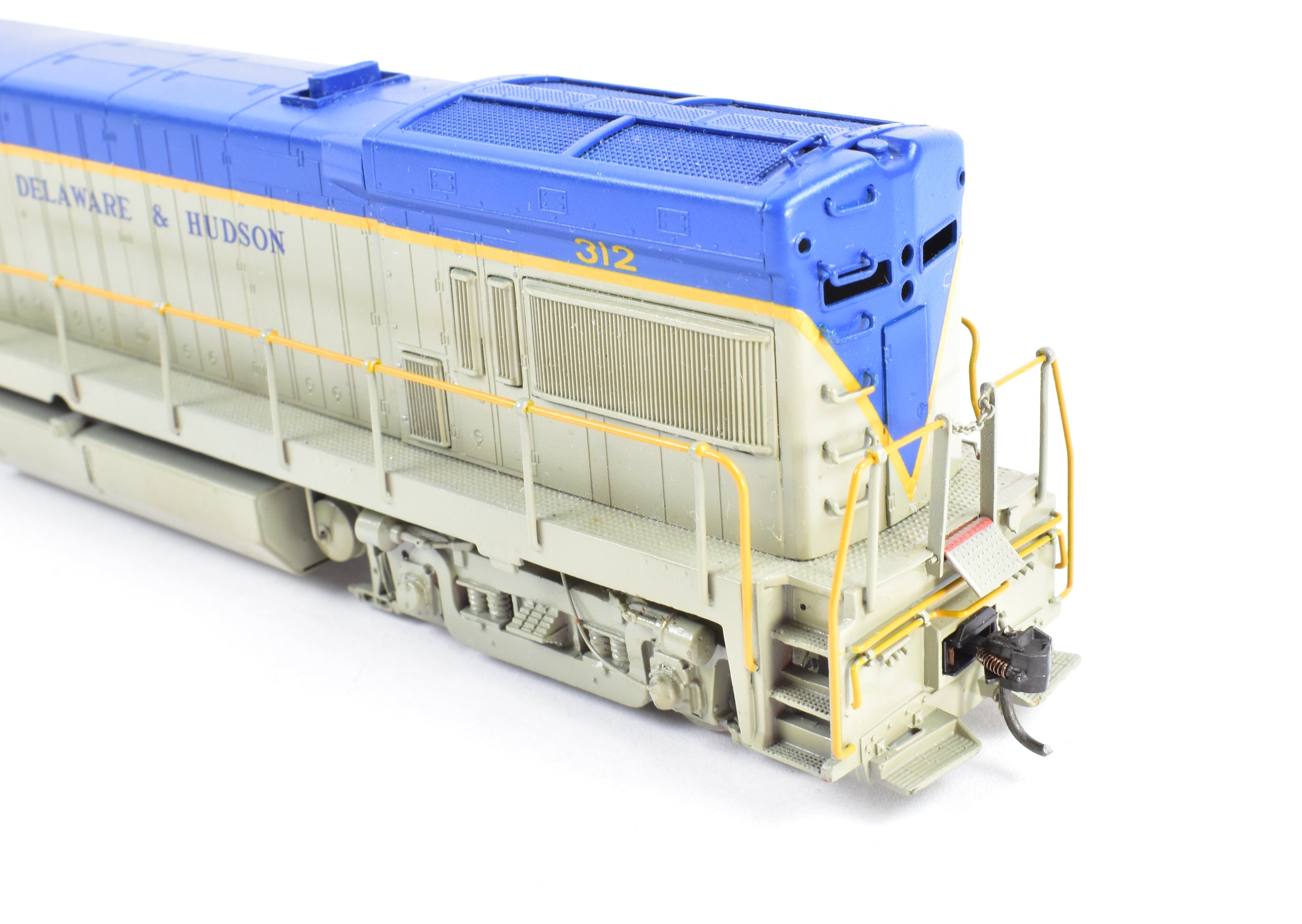HO Scale Brass Oriental Limited Delaware & Hudson GE U-30B 3000 HP Low Hood Road Switcher Model Locomotive Custom Painted with Number 312