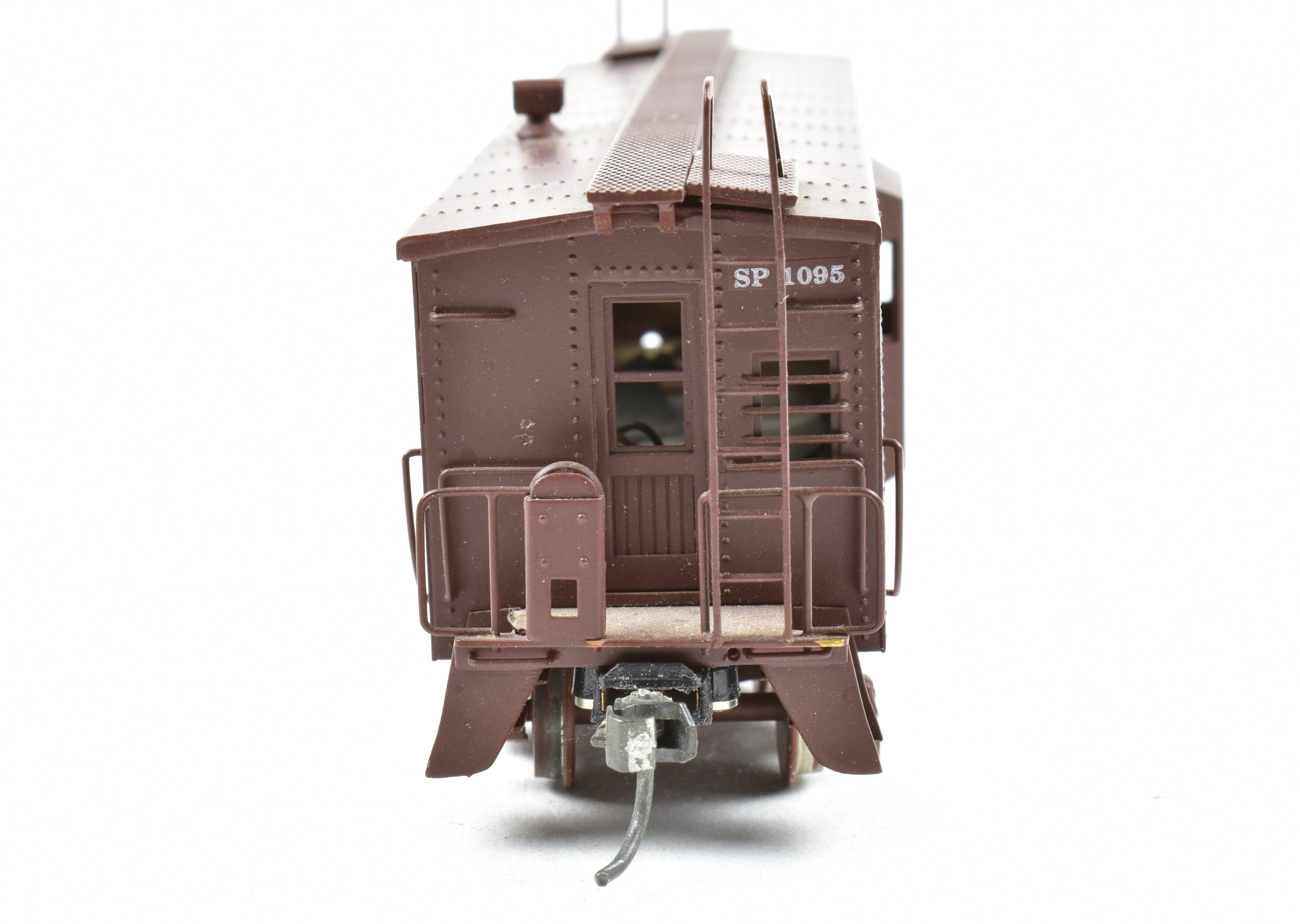 High - Quality HO Scale Brass Custom - Painted Southern Pacific Bay Window Caboose Model by Trains Inc.