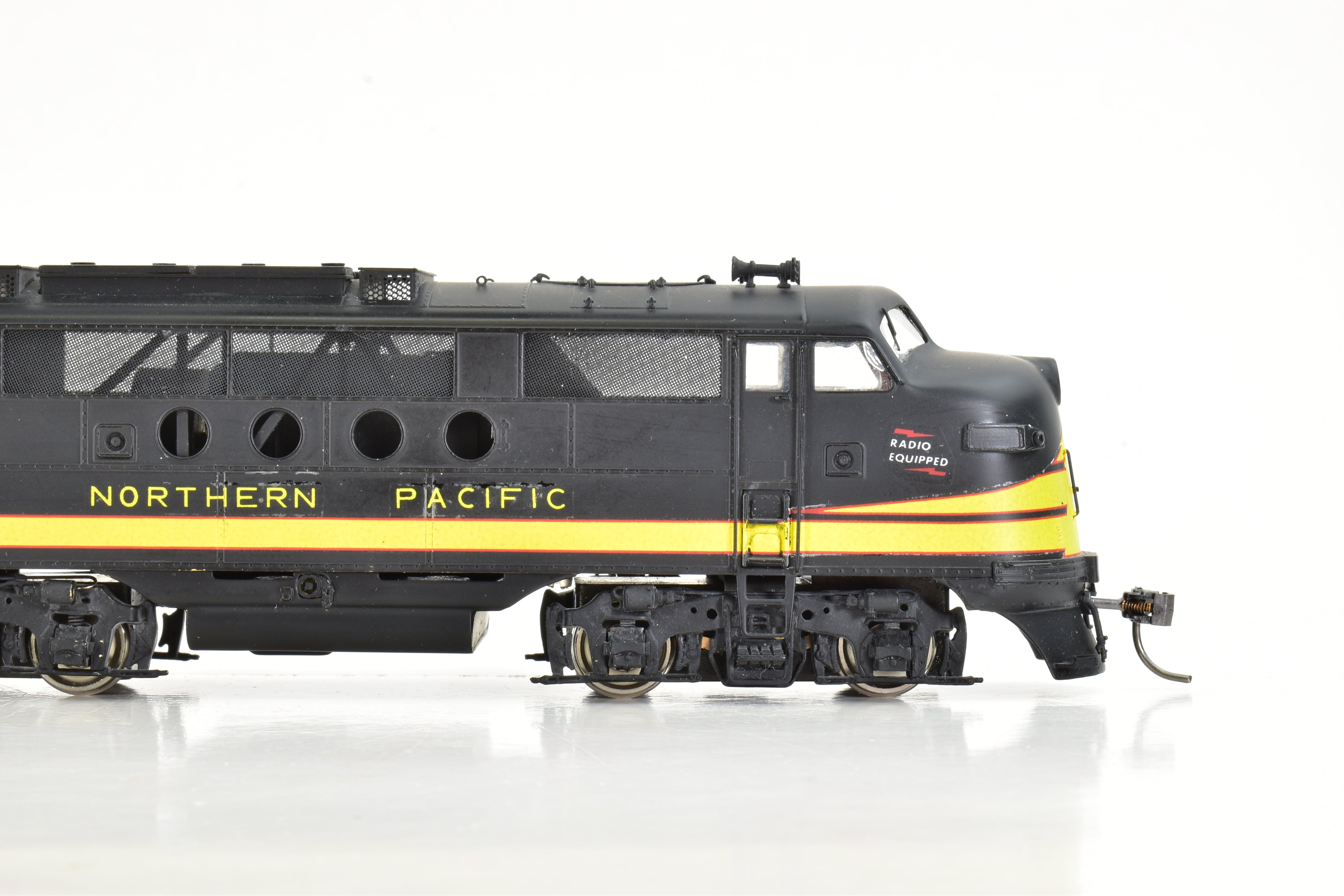 HO Scale Brass Hallmark Models NP - Northern Pacific EMC FT A/B Powered Factory - Painted Set