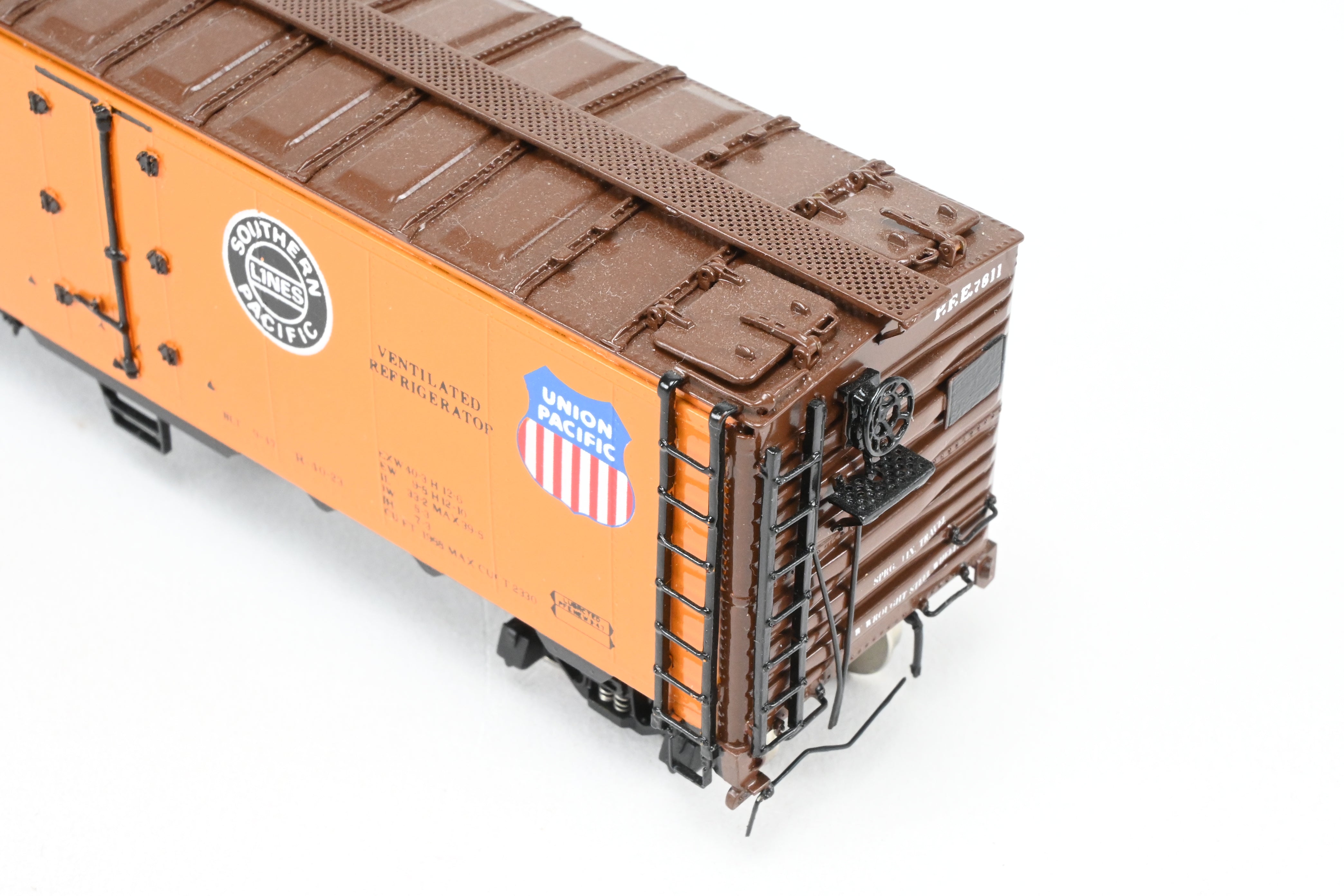 High - Quality HO Scale Brass CIL Challenger Imports Pacific Fruit Express R - 40 - 23 Steel Refrigerator Car Model with FP #7811