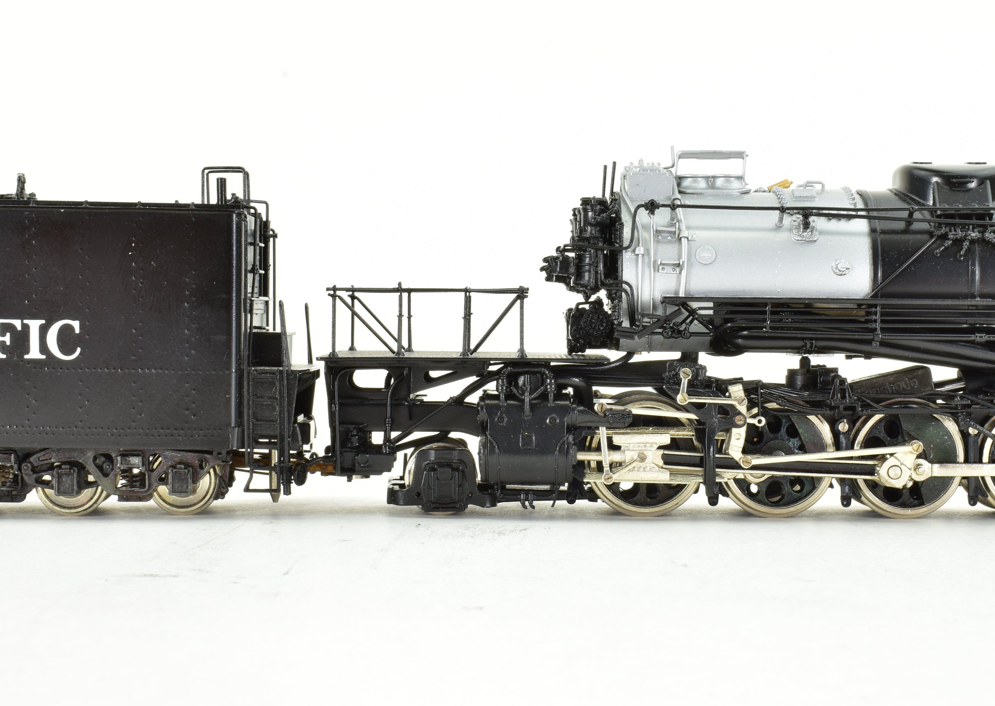 HO Scale Brass Model Train - Tenshodo SP Southern Pacific AC - 12 4 - 8 - 8 - 2 Cab Forward Factory Painted Locomotive from 1976 Production Run
