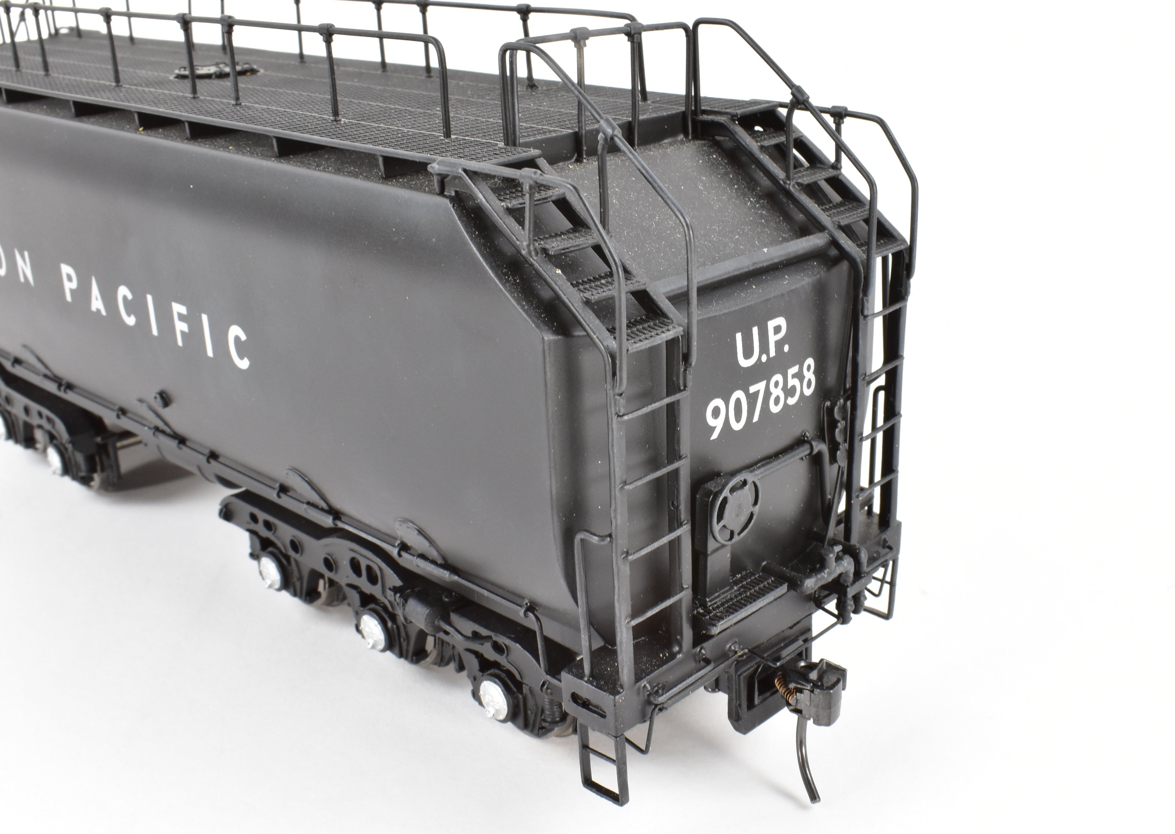 Brass Union Pacific Auxiliary Water Tender FP Black Sunset Model No. 907858