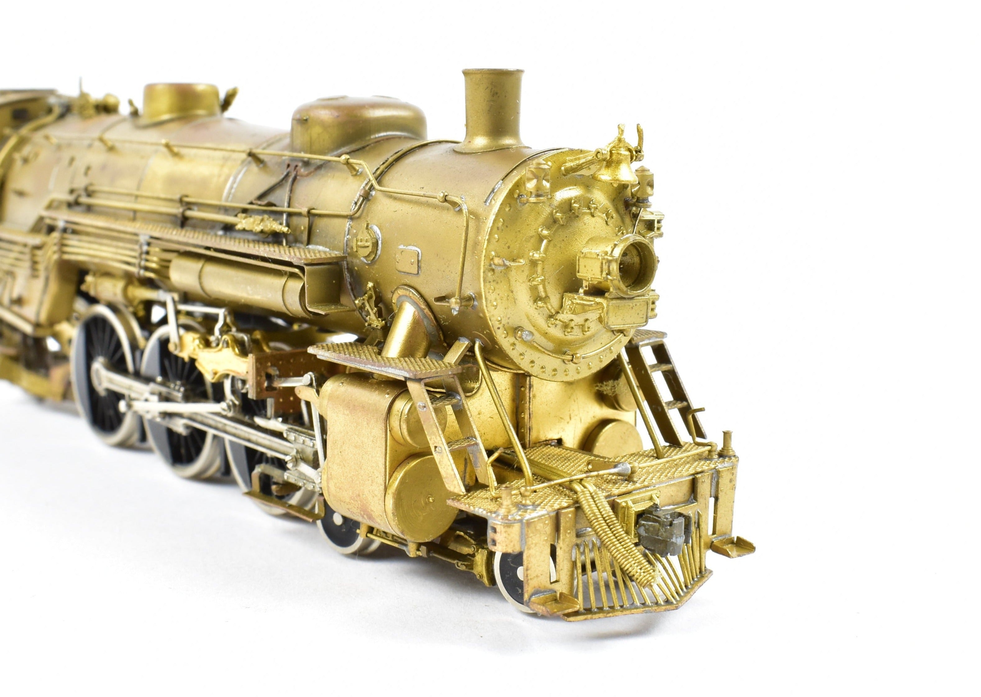 HO Scale Brass Pacific Fast Mail Model - United States Railway Administration Various Roads 4 - 6 - 2 Light Pacific Locomotive from Atlas Industries in Japan