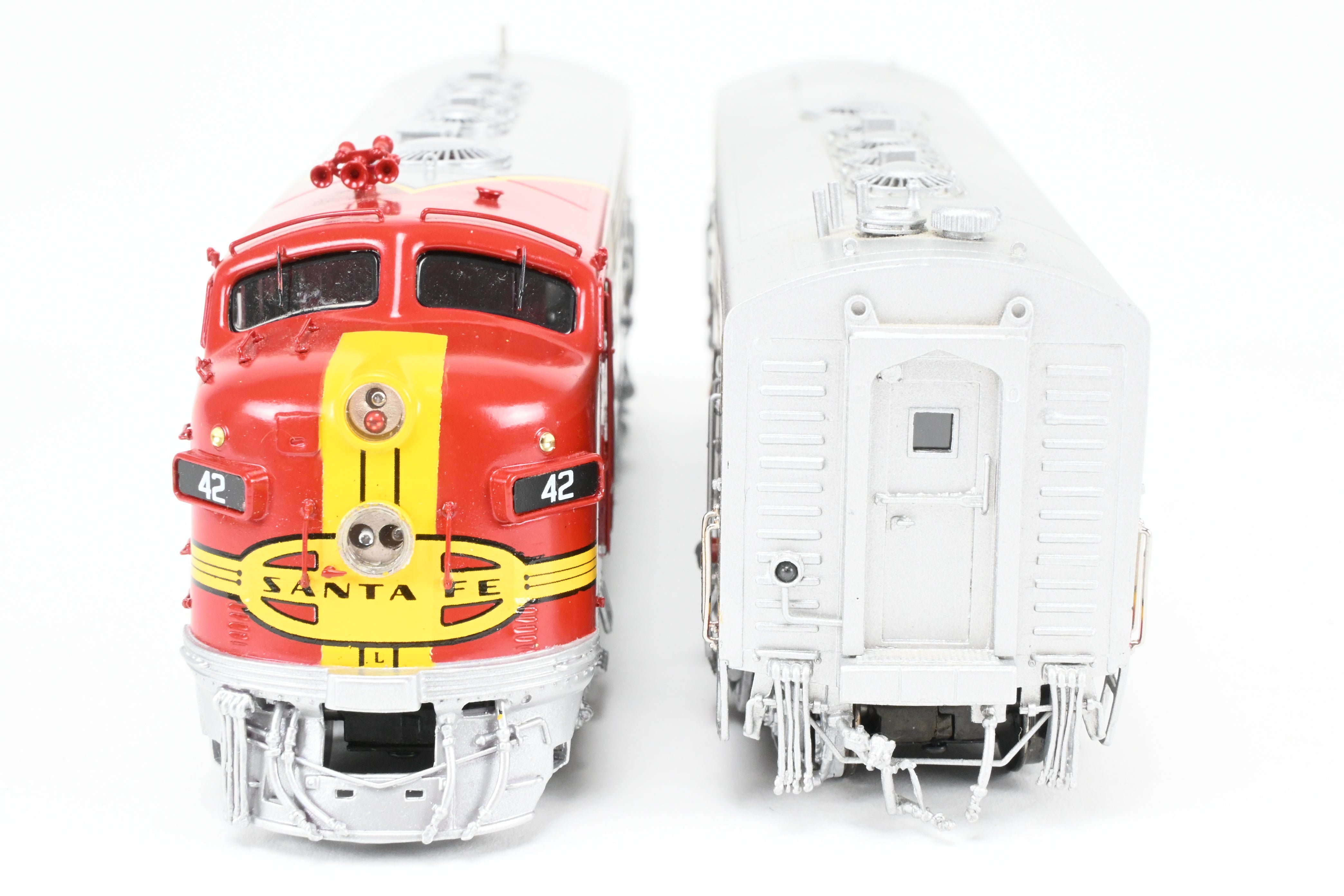 HO Scale Brass Model Train Set - Overland Models Inc. ATSF - Santa Fe EMD F7 A - B - B - A Set #1 (1950's Era FP) with Cars #42L, 42A, 42B, 42C