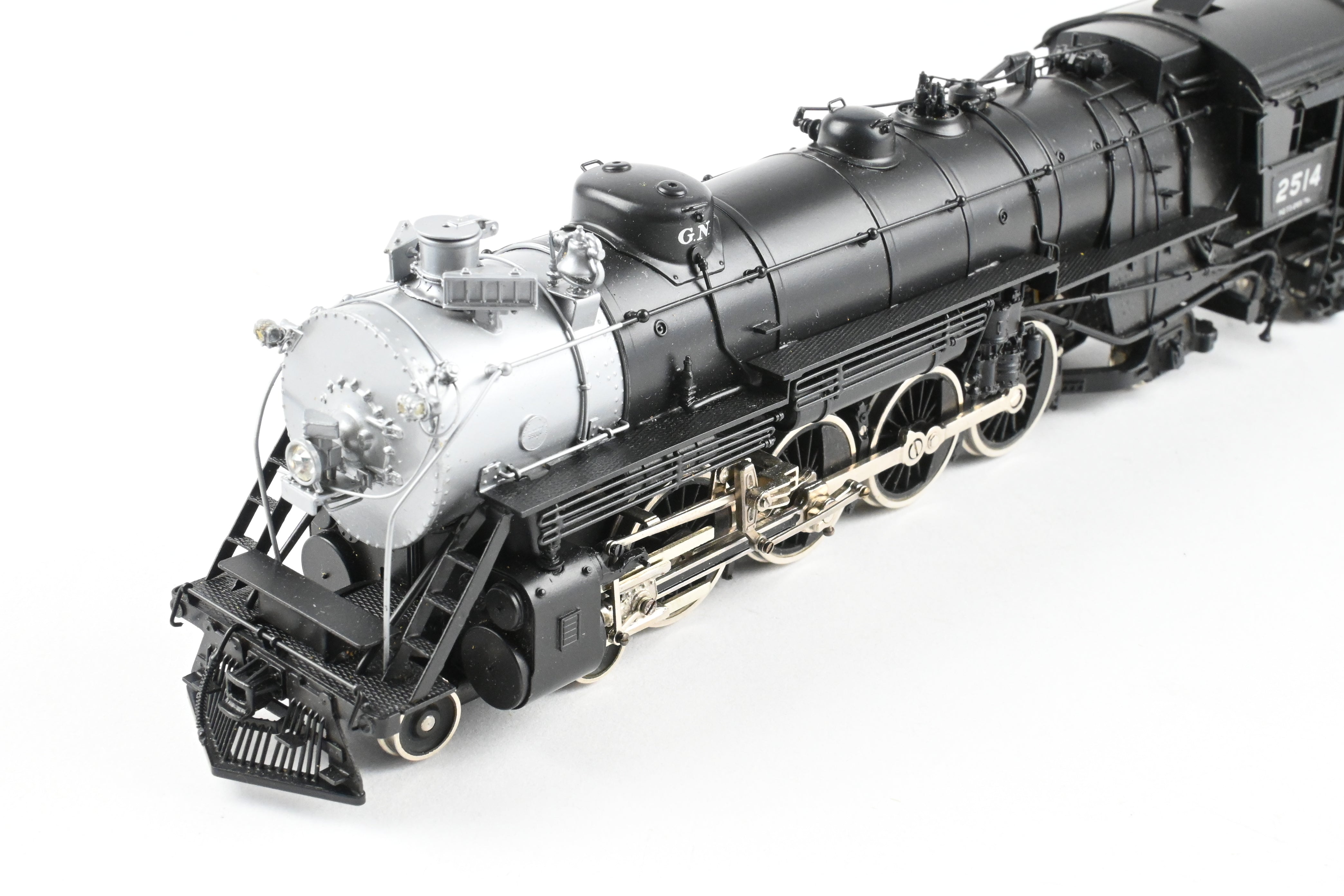 HO Scale Brass Tenshodo GN - Great Northern 4-8-2 Class P-2 Factory Painted Crown Series Steam Locomotive Model #2514