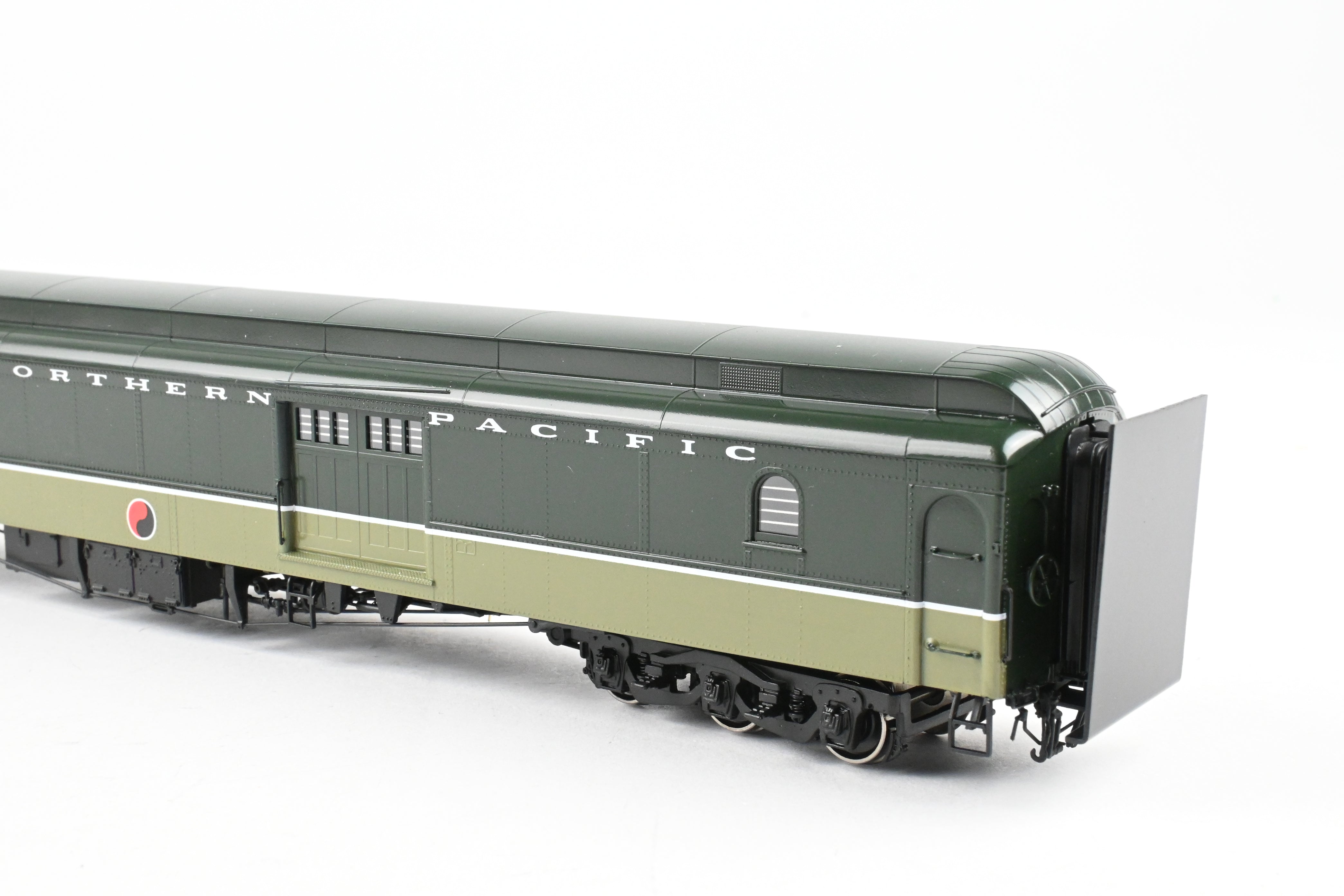 HO Brass W&R Enterprises NP - Northern Pacific Factory - Painted Loewy Truss Rod Baggage Car No. 1599