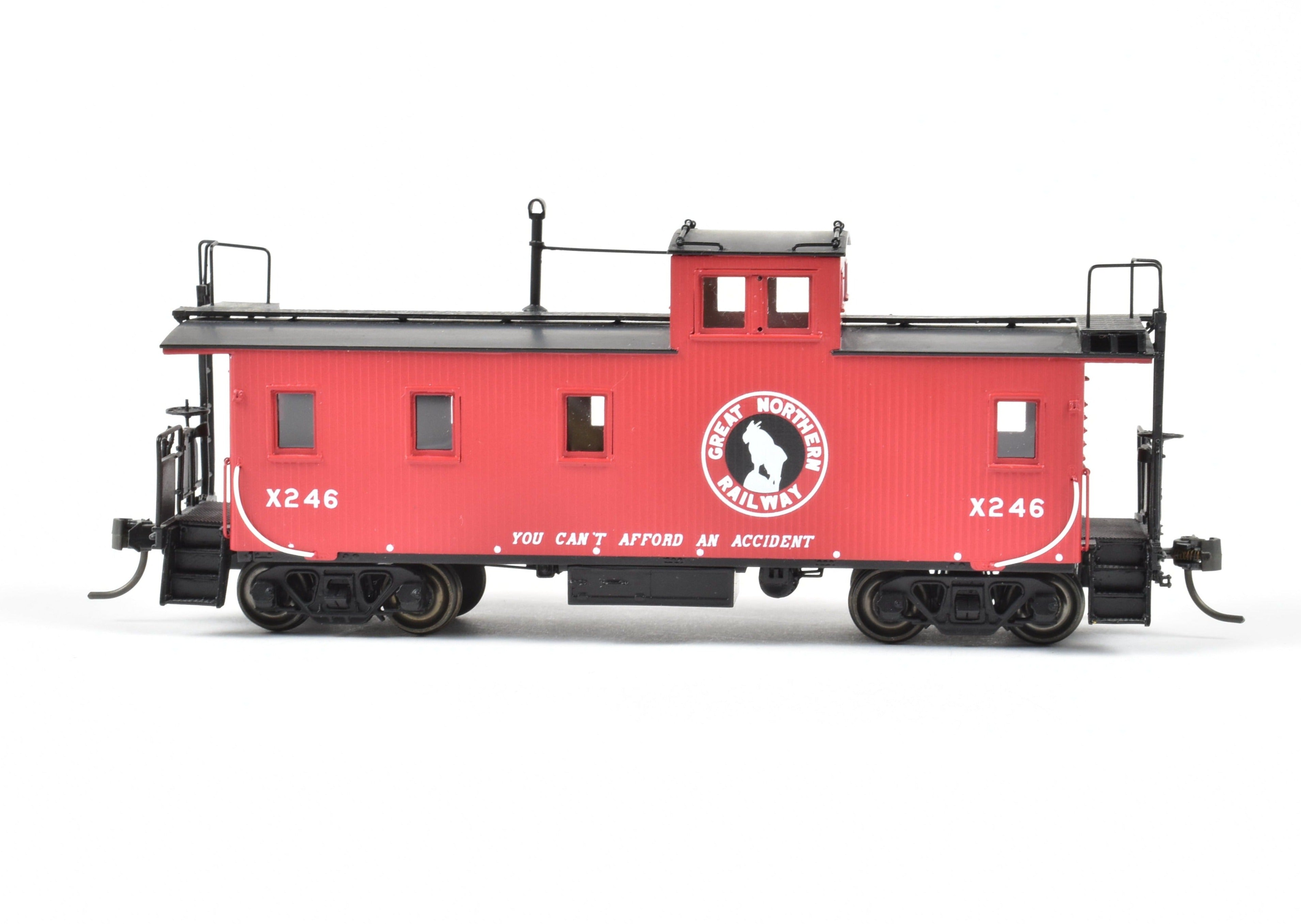 HO Brass OMI Overland Models' Great Northern 30' Lighted Wood Sided Caboose #X246