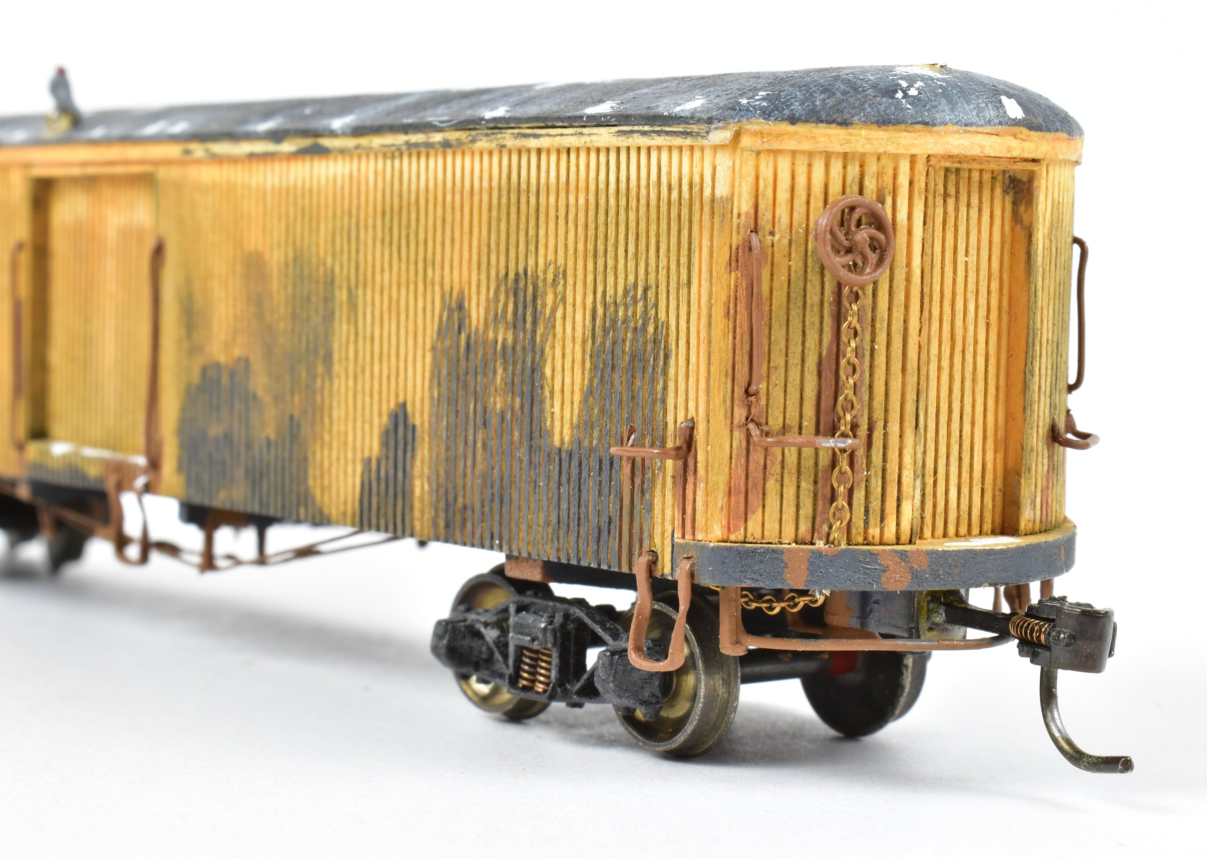 HO La Belle Woodworking Yellow #215 Fully Assembled Weathered Freight/Baggage Trailer