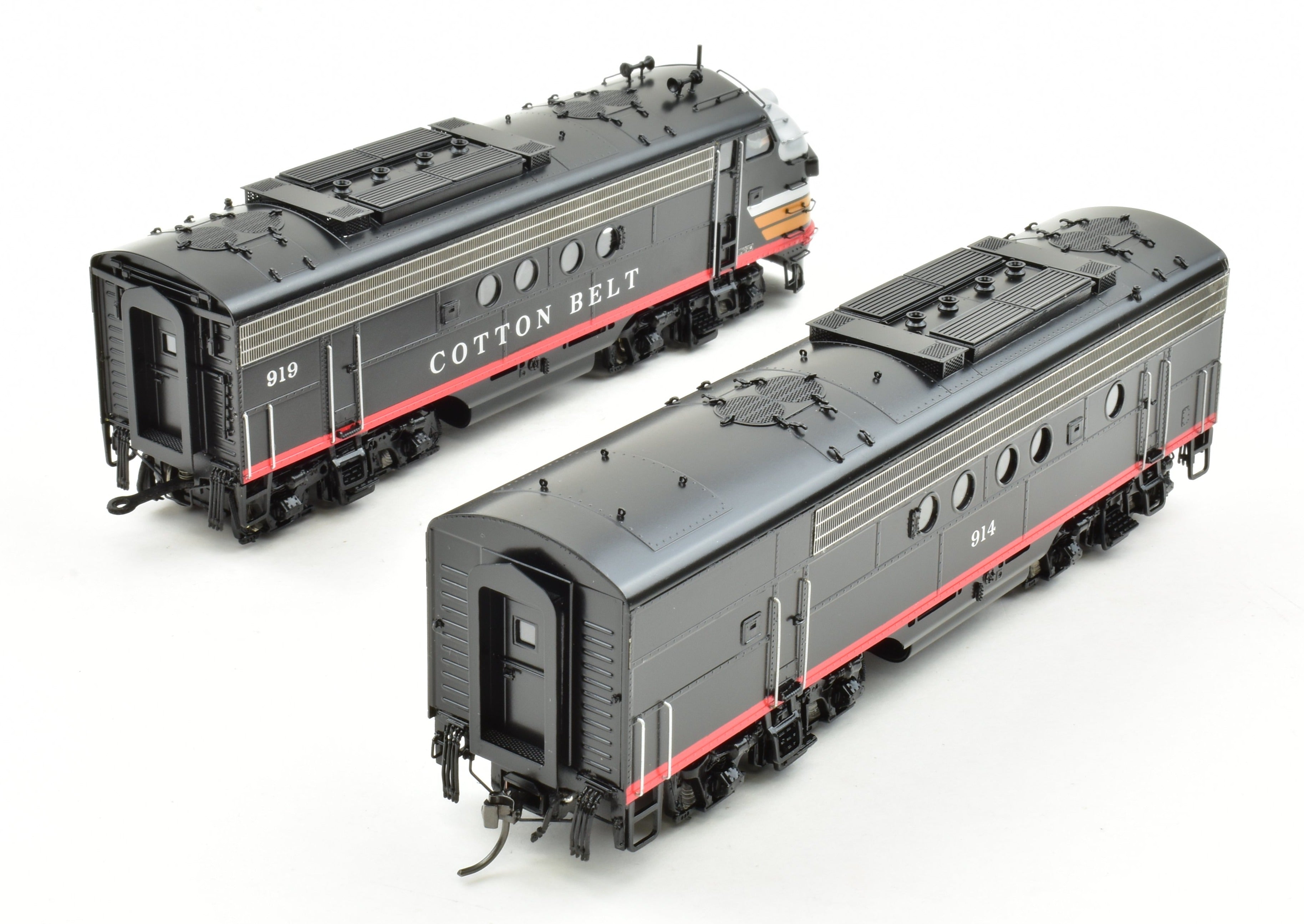 High - Quality HO Scale Brass Division Point DVP Model - Cotton Belt EMC FTA/B Set with Factory Painting