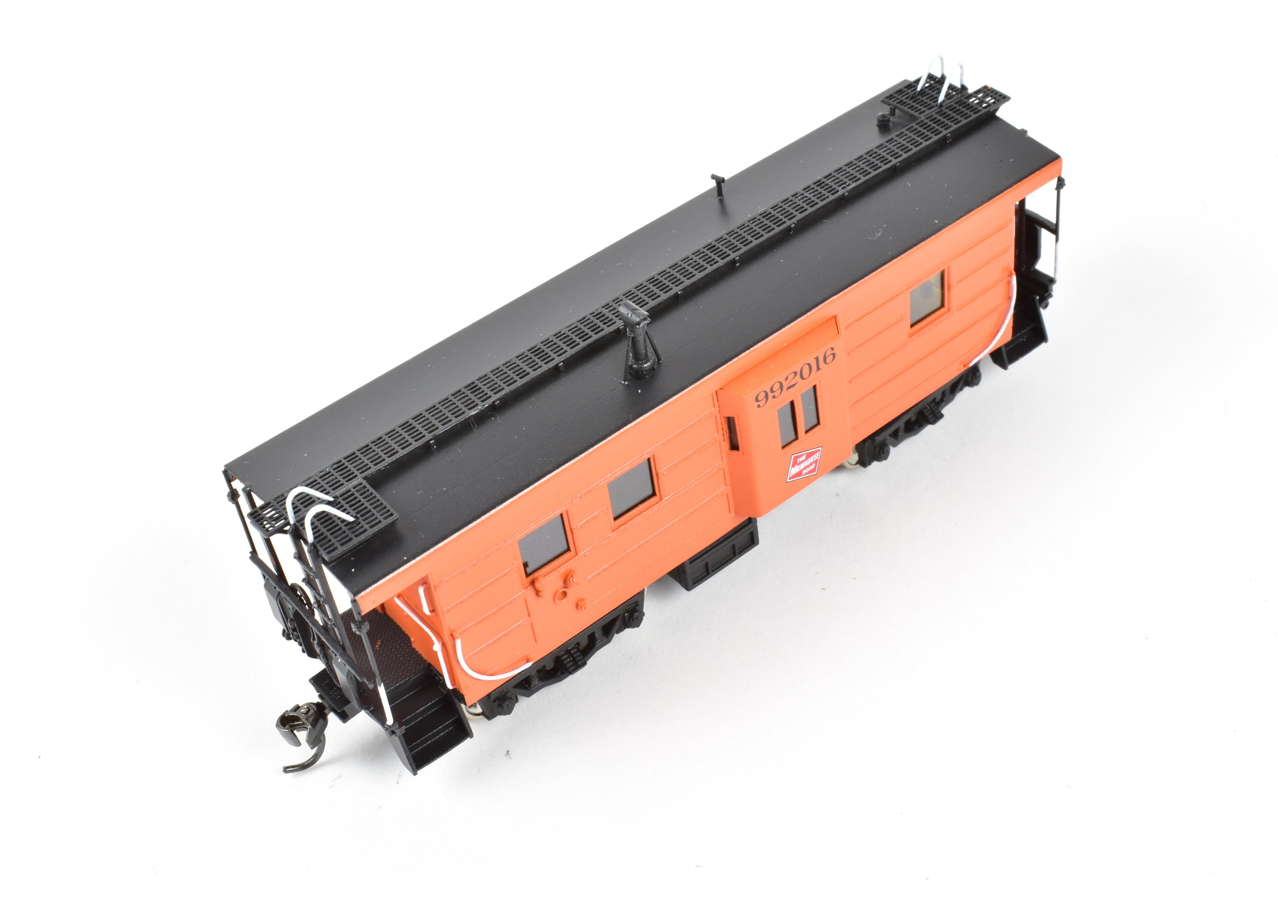 HO Scale Brass Model of Overland Models, Inc. Milwaukee Road Bay Window Caboose with Drop Center Trucks, CP No. 992016