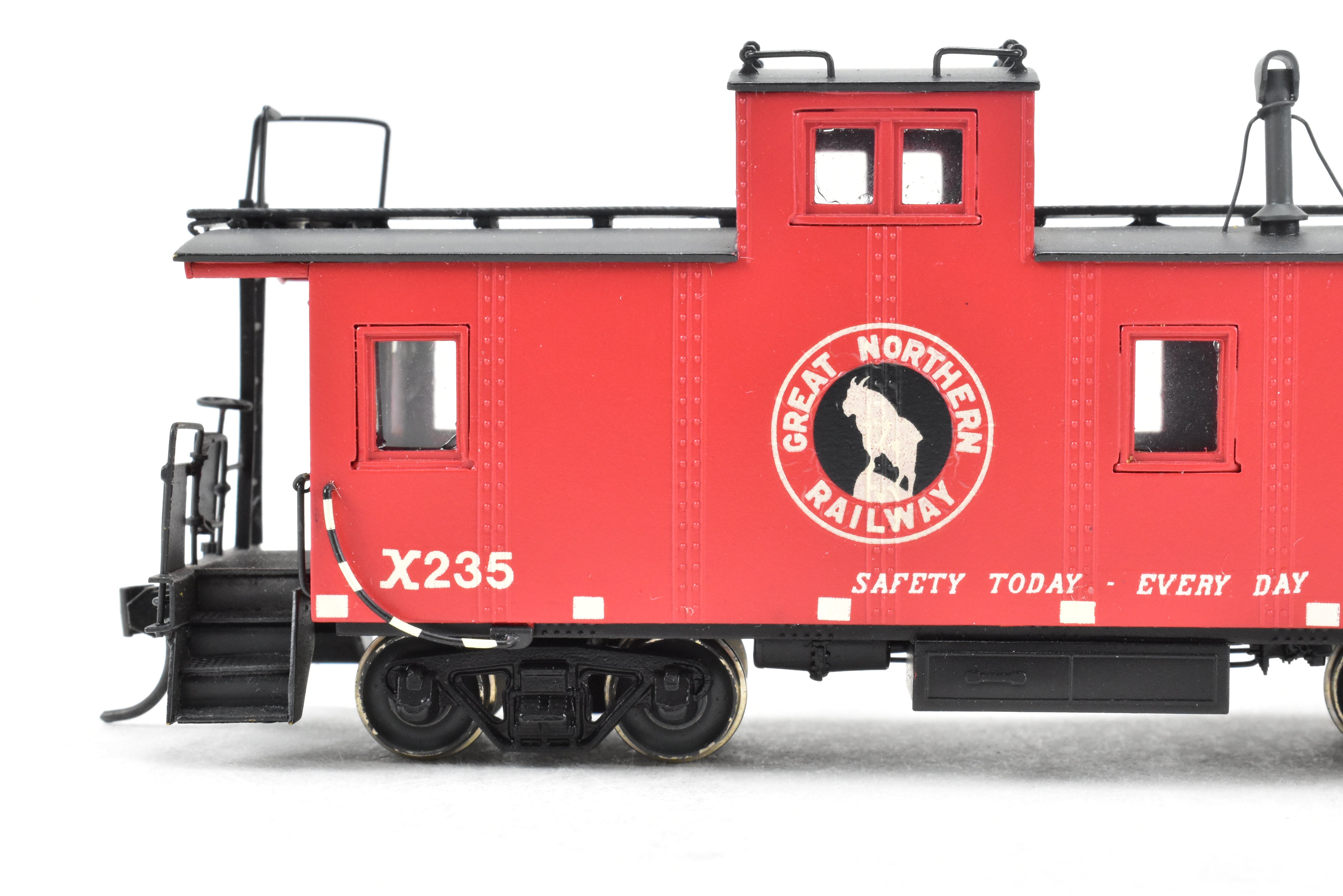 HO Brass OMI Great Northern 30' Plywood Sheath Caboose X235 by Overland Models