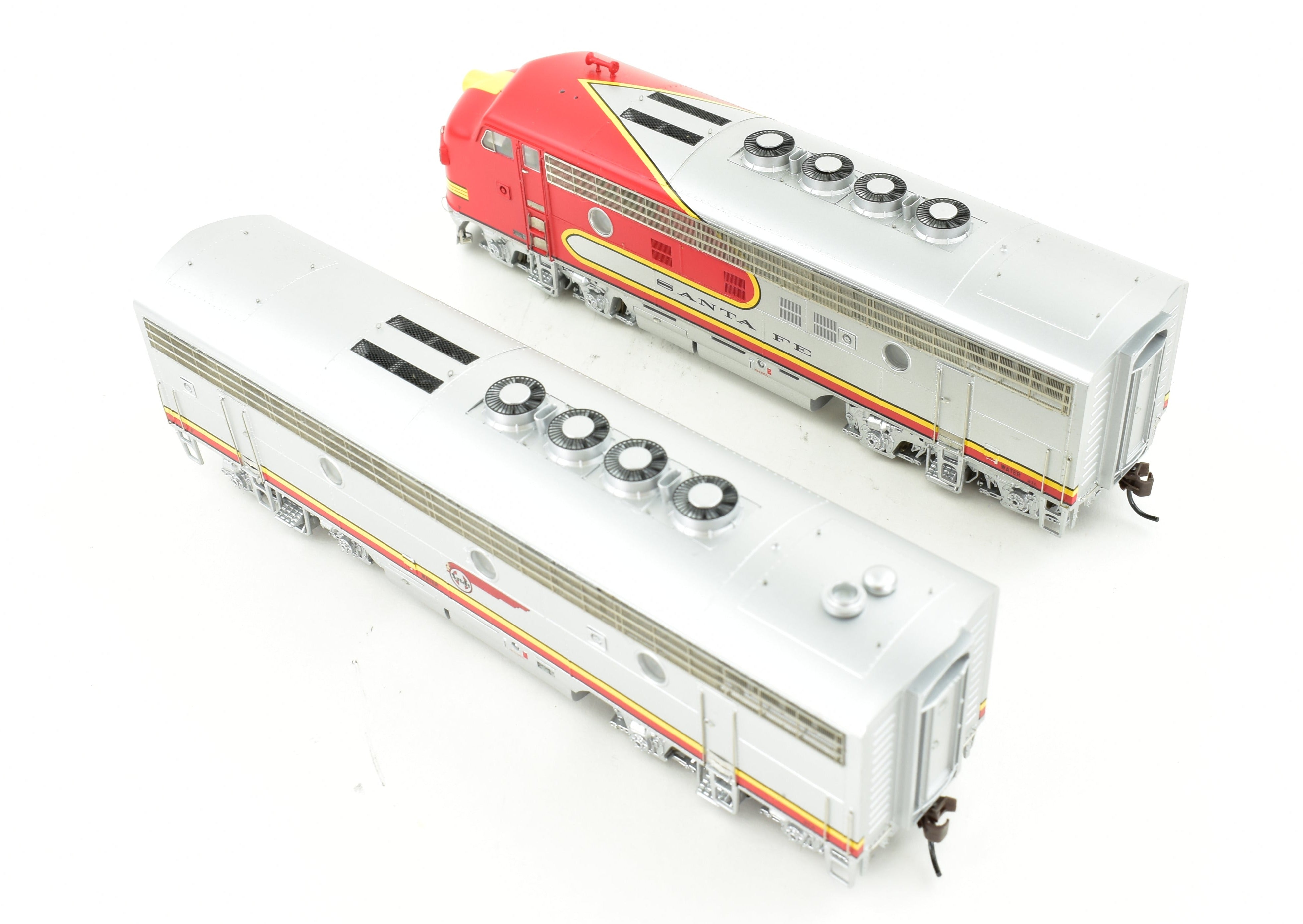 HO Scale Athearn Genesis American Steamship Freight - Santa Fe EMD F3A and F3B Locomotive Set Number 21L and 21A for Model Railroading Enthusiasts