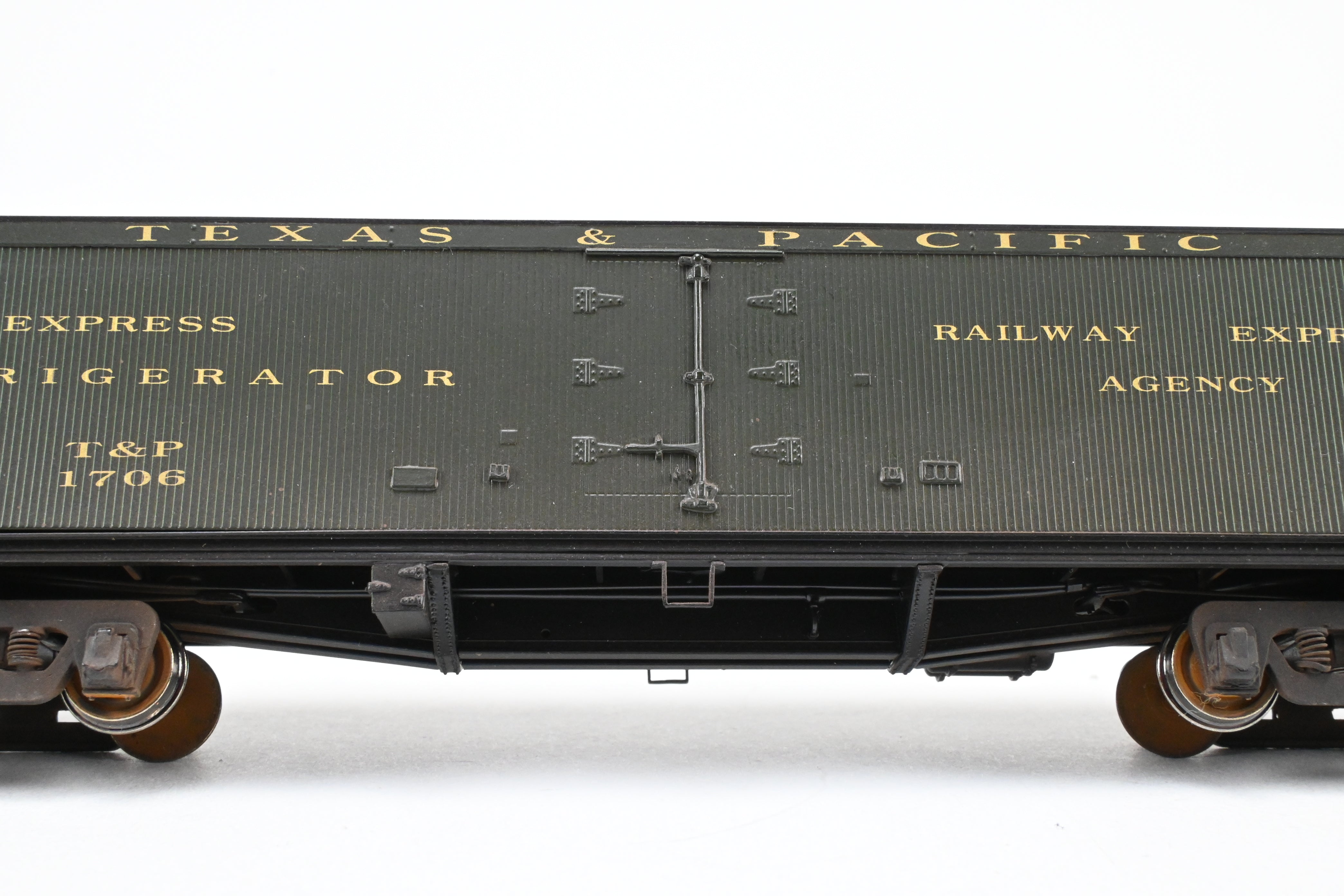 HO Scale Brass Precision Scale Co. Texas & Pacific 53' 6 Reefer with Miner Brake System
