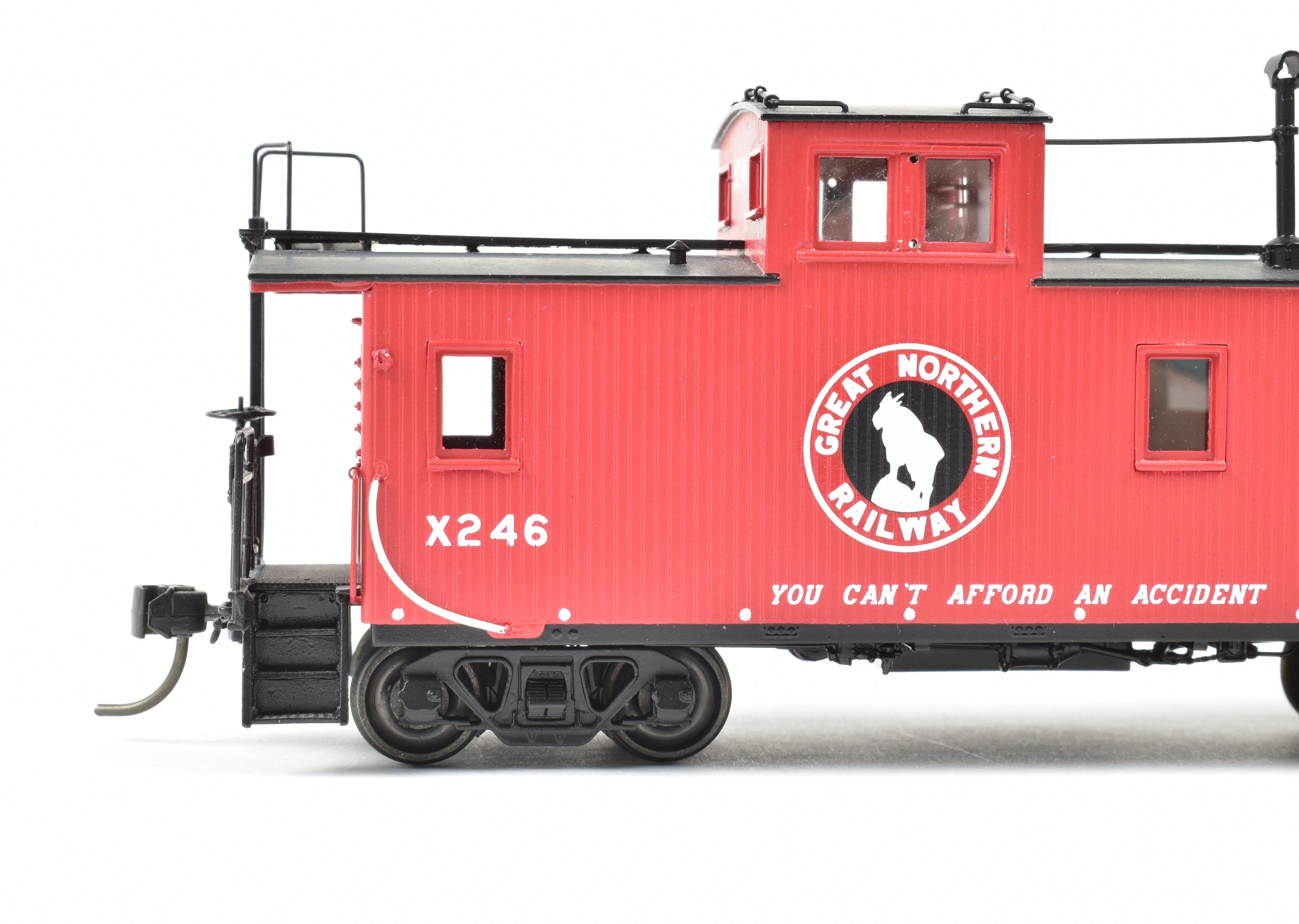 HO Brass OMI Overland Models' Great Northern 30' Lighted Wood Sided Caboose #X246