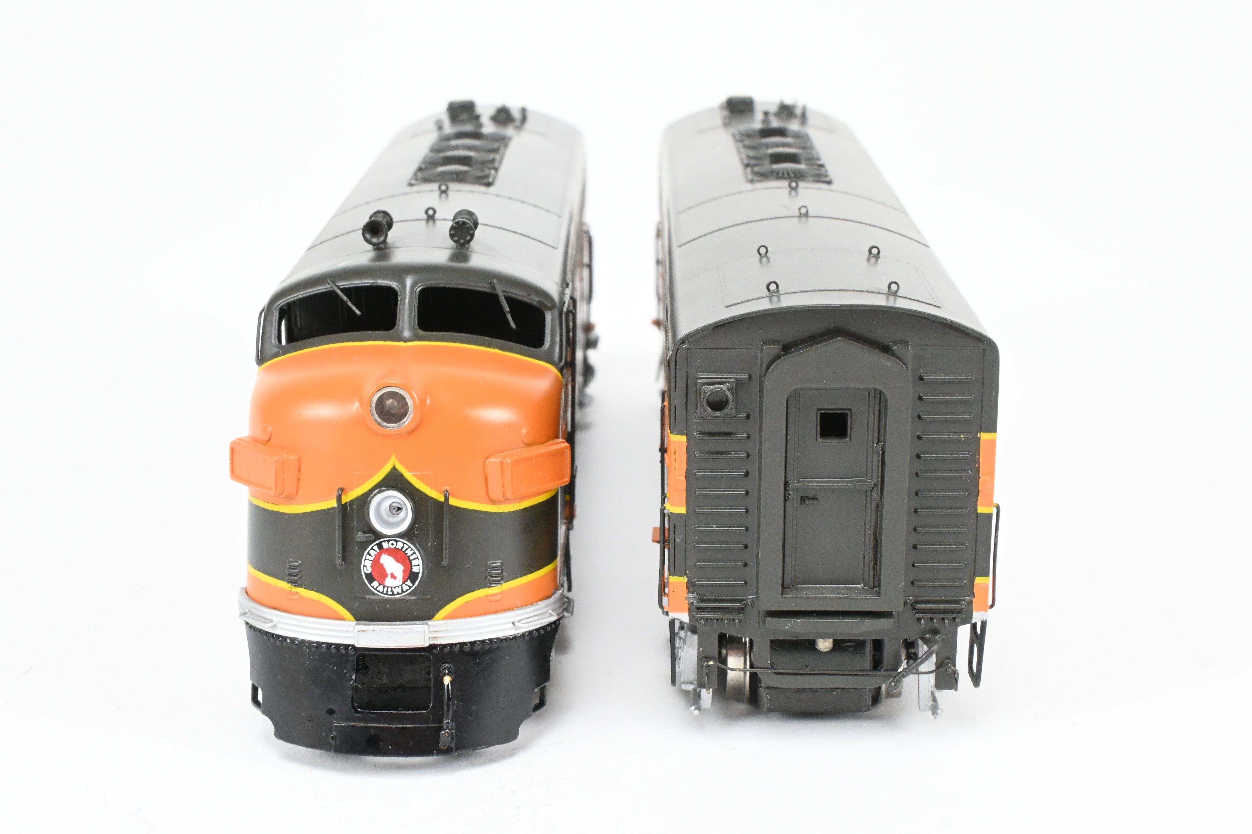 HO Scale Brass Model Train - Oriental Limited Great Northern EMD F3A/F3B 1500 HP Phase II/III FP Passenger Scheme Replica