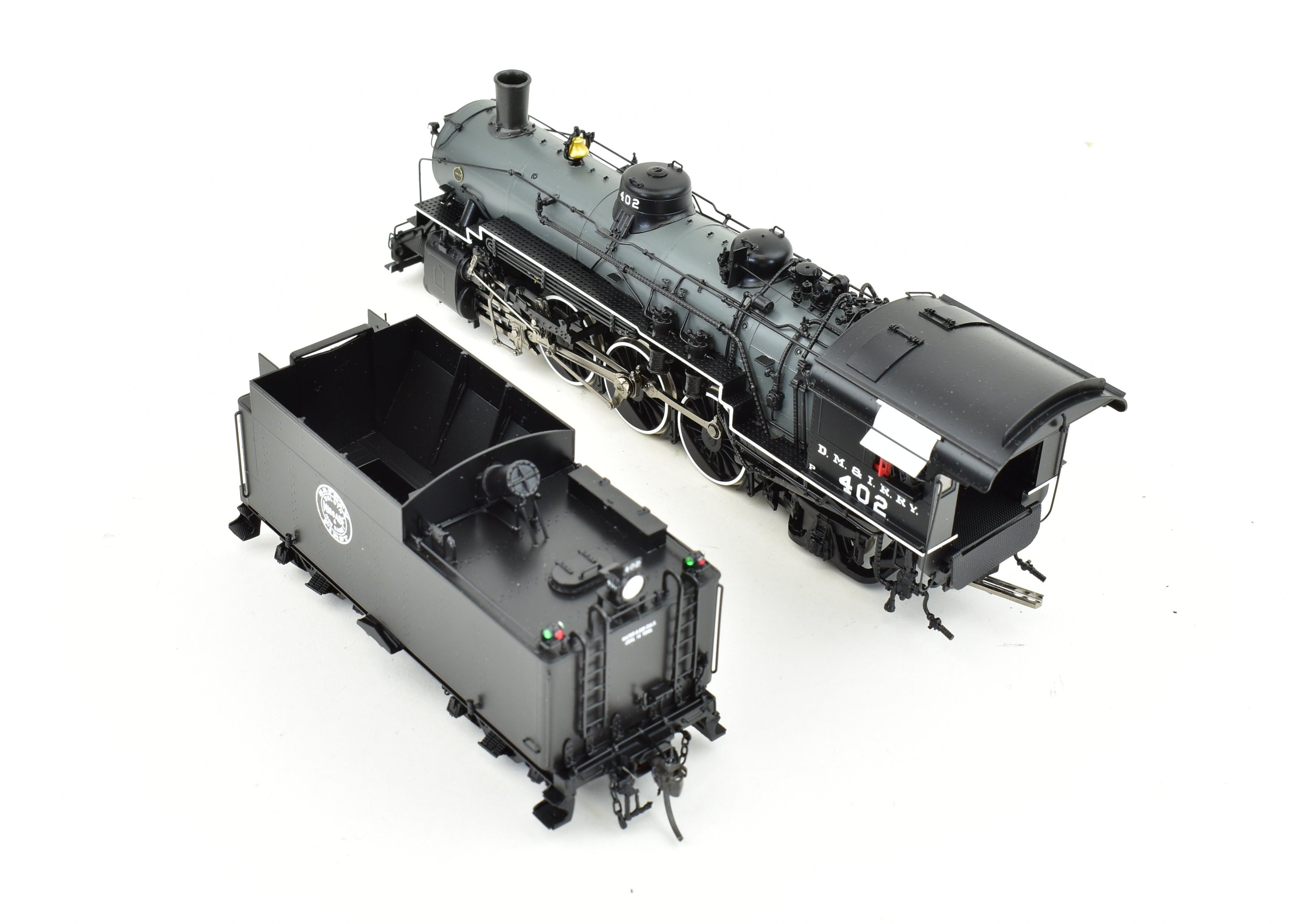 HO Scale Brass Steam Locomotive - Division Point DM&IR - Duluth Missabe & Iron Range Class P 4-6-2 #402 with Grey Boiler Scheme and Front Pilot