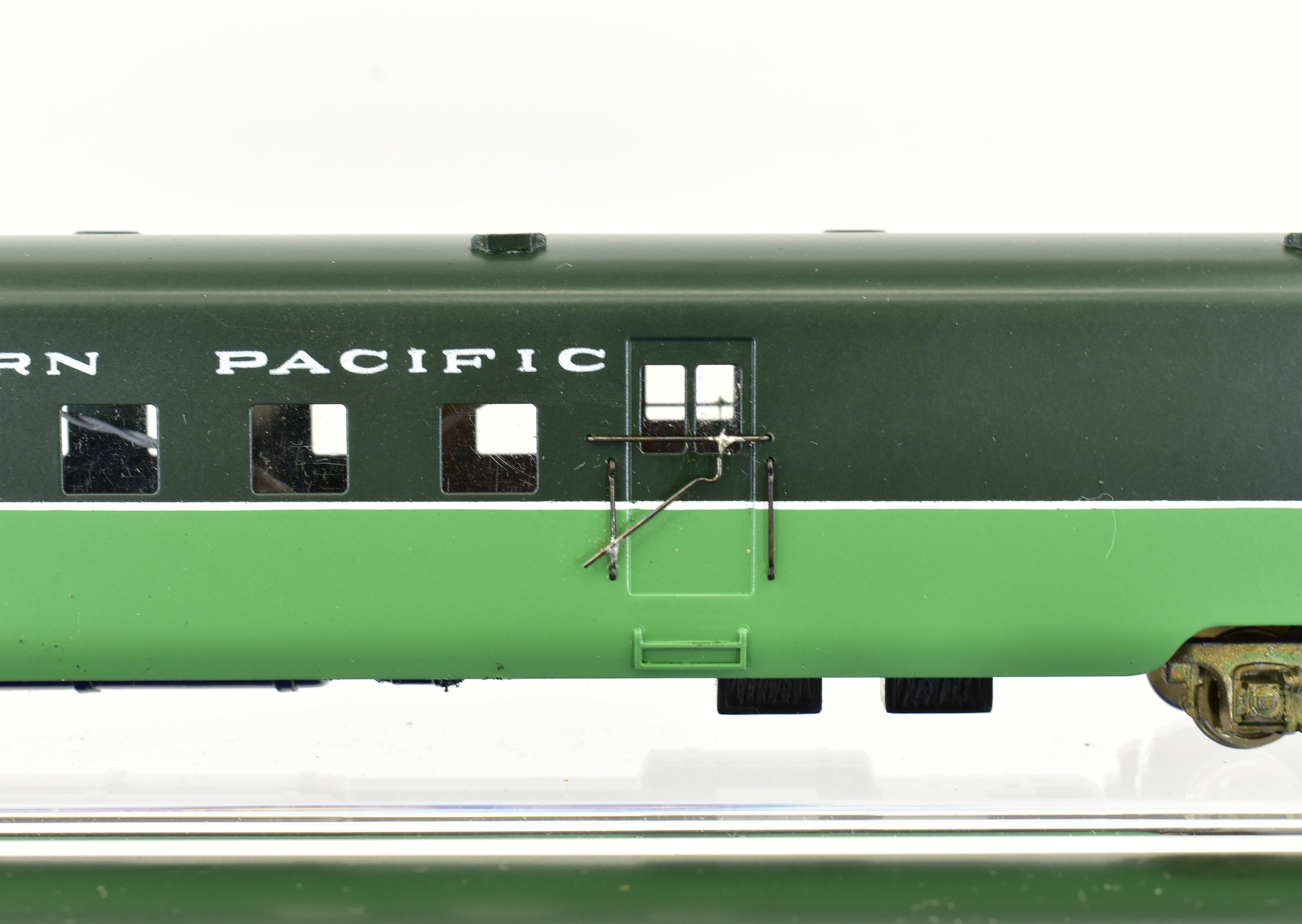 HO Scale Brass Balboa Northern Pacific 5-Car Factory-Painted Passenger Set
