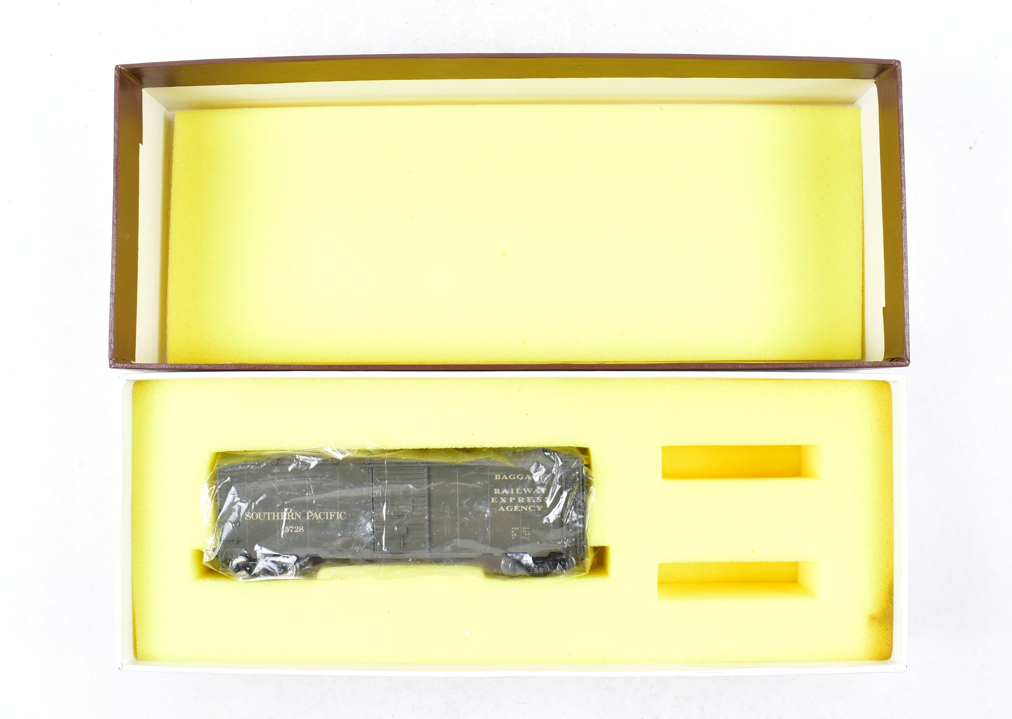 HO Scale Brass Southern Pacific B-50-24 Express Boxcar No. 5728 FP by Beaver Creek