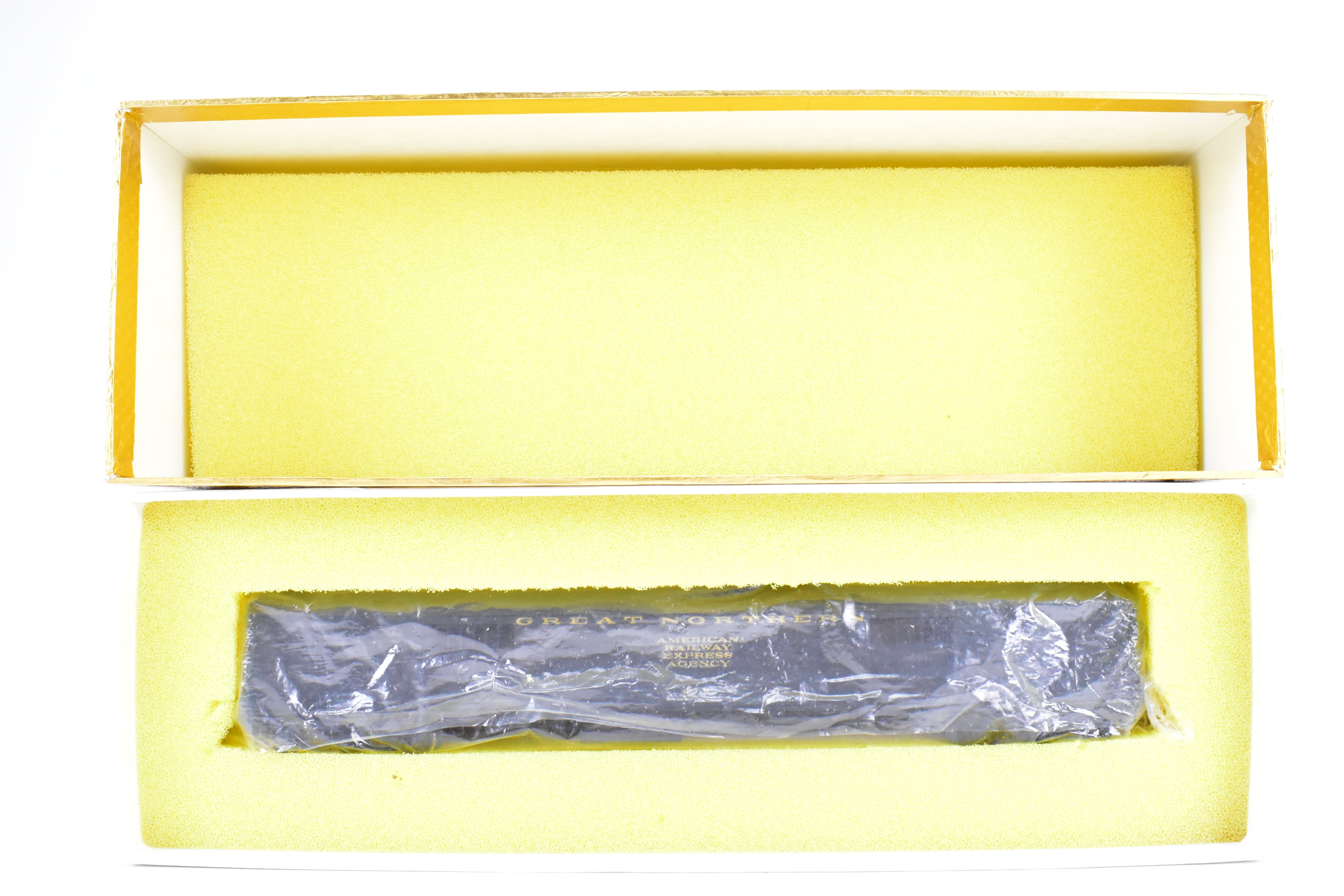 HO Brass Oriental Limited GN - Great Northern HW Baggage #400 - 416 with Fair Custom Paint