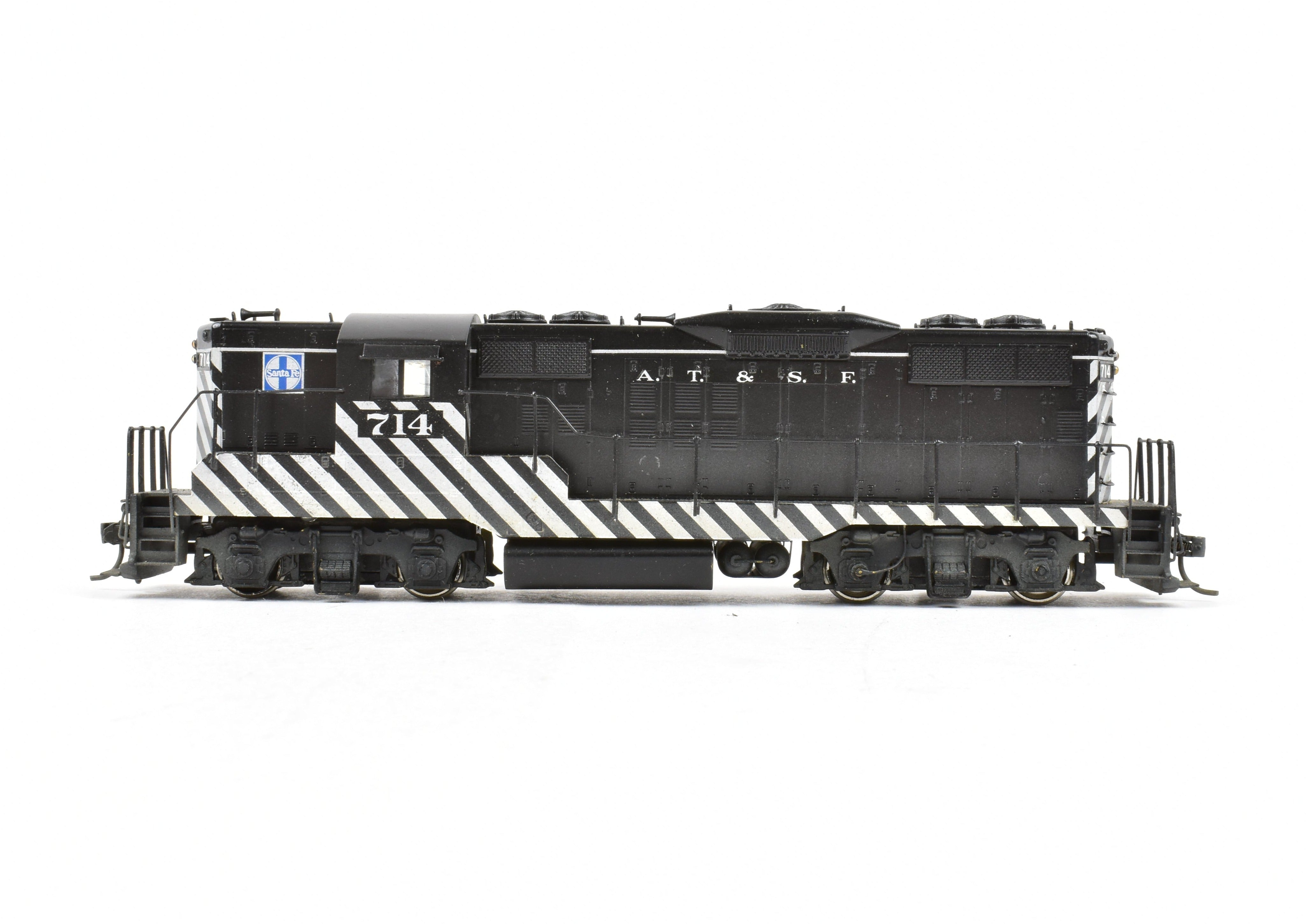 High - Quality HO Scale Brass Hallmark Models ATSF - Santa Fe EMD GP - 9 Diesel Locomotive with Custom Painted Finish and New NWSL Gears