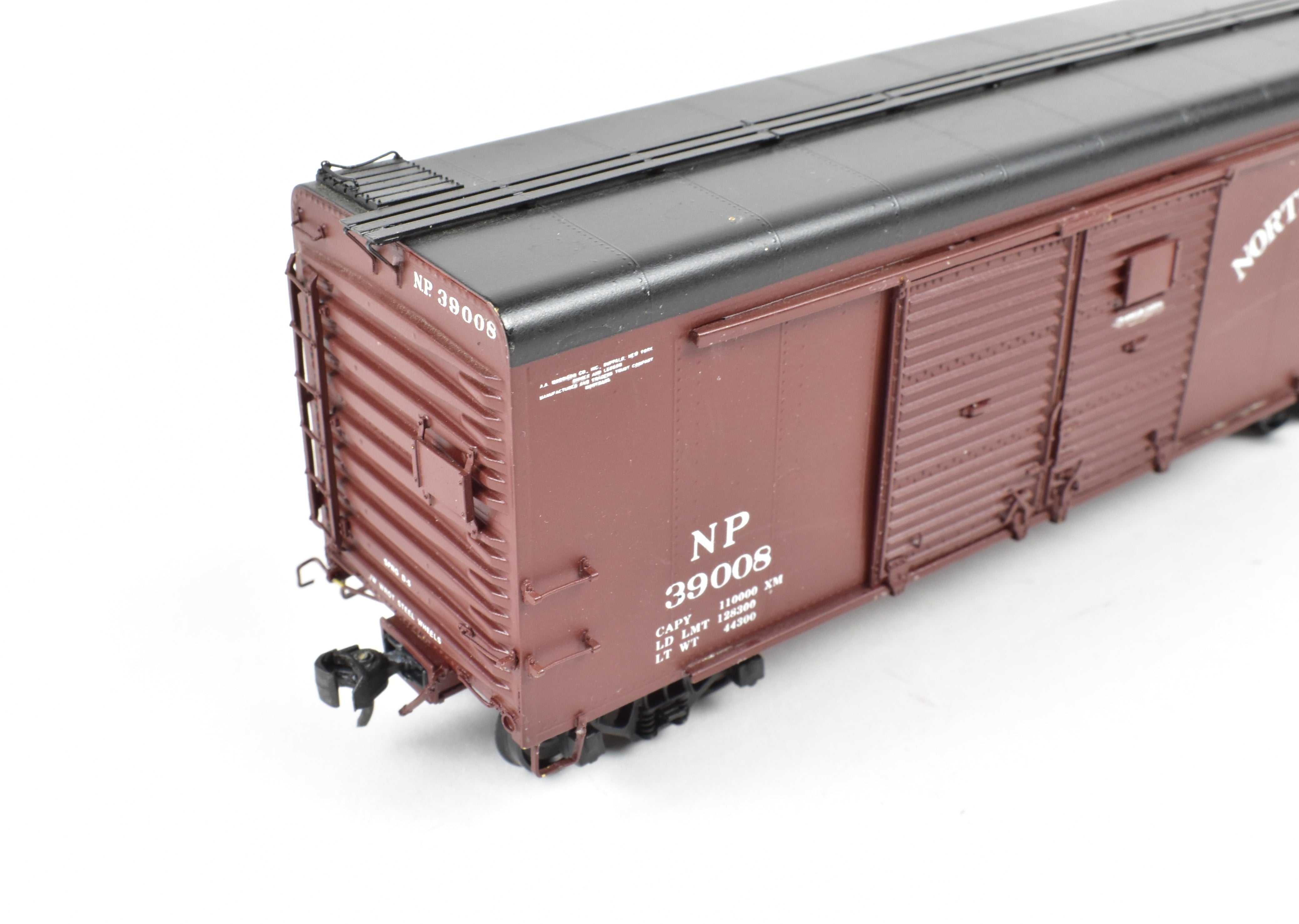 HO Scale Brass NP - Northern Pacific 40' Round Roof Painted Auto Box Car by W&R Enterprises