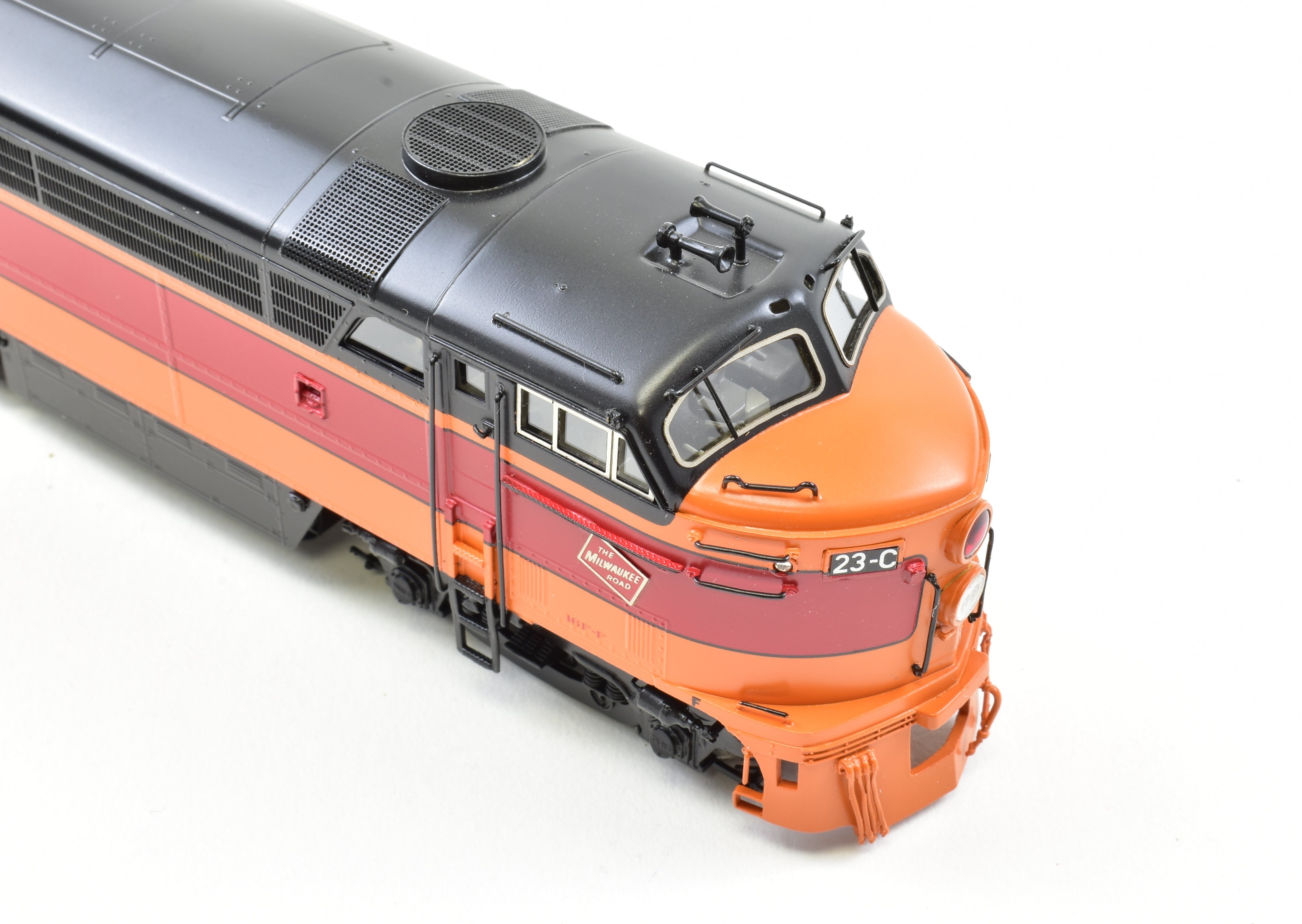 HO Scale Brass Diesel Locomotive Model by Overland Models Inc. - Milwaukee Road Fairbanks Morse CFA 16 - 4 Factory Painted