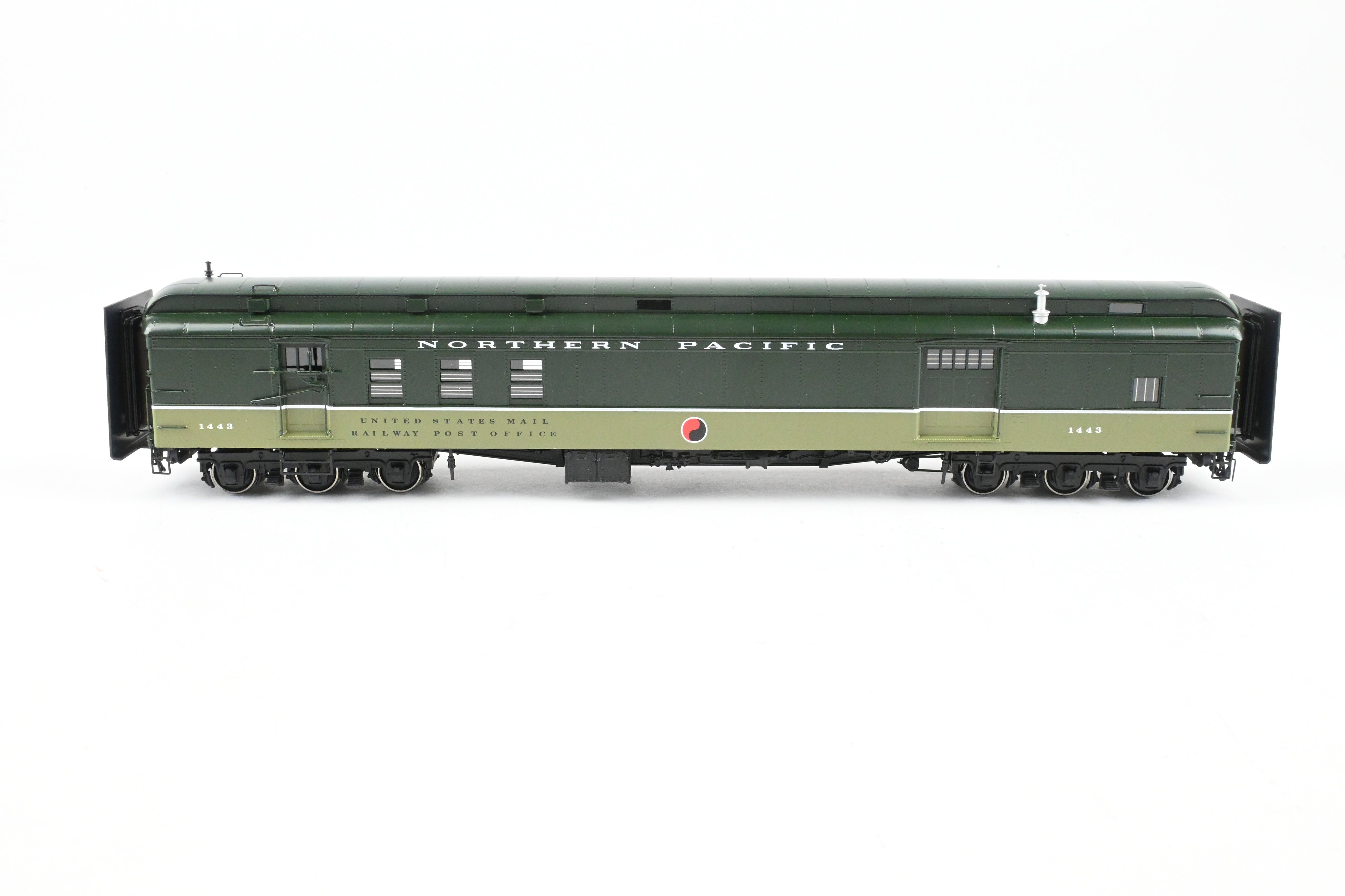 HO Scale Brass Northern Pacific Mail & Express Car FP Loewy No. 1443 by W&R Enterprises