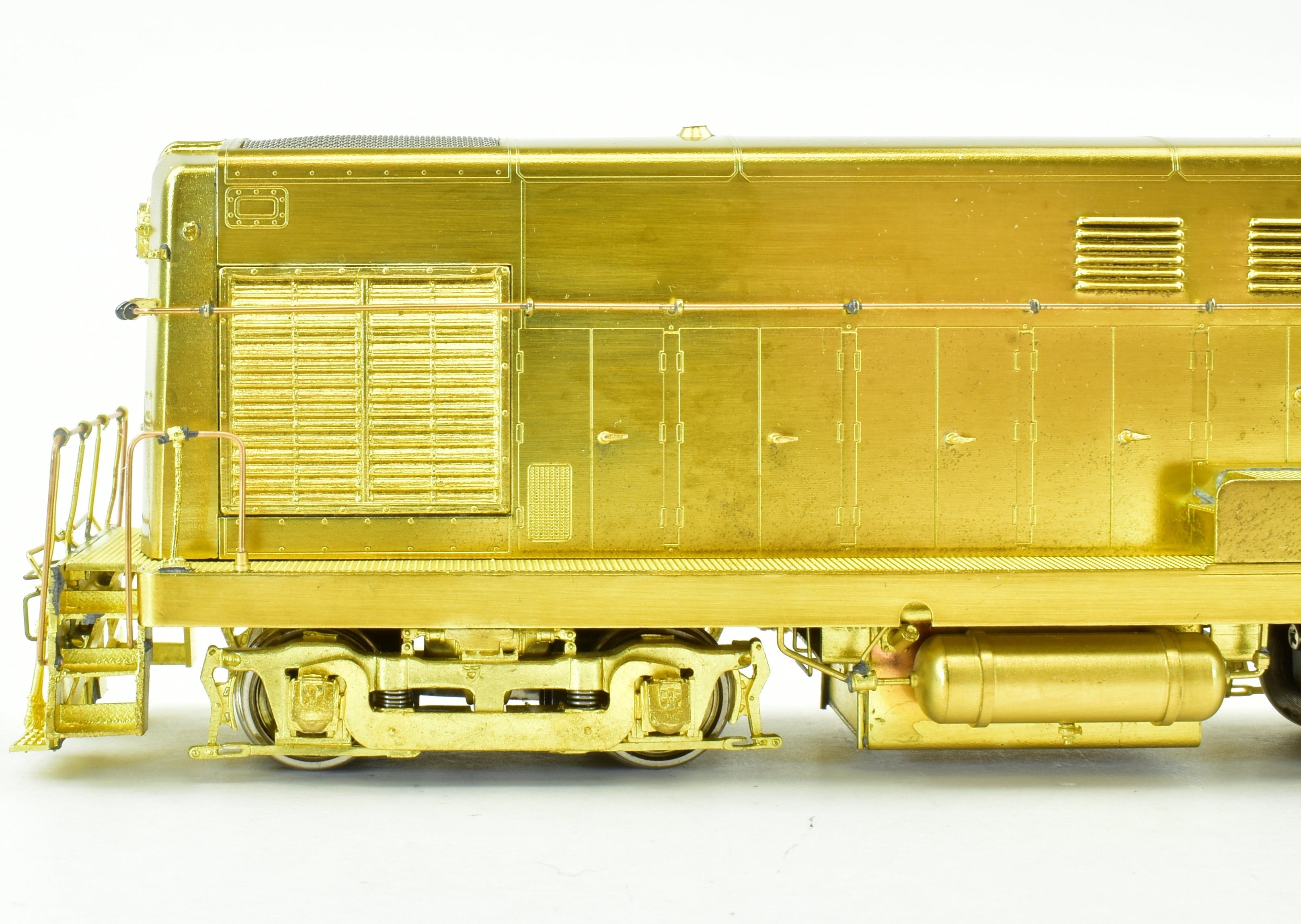 HO Scale Brass Model Train - Overland Models Inc. ATSF/NYC - Santa Fe/New York Central Fairbanks Morse FM H - 12 - 44 Locomotive with Cab Overhang